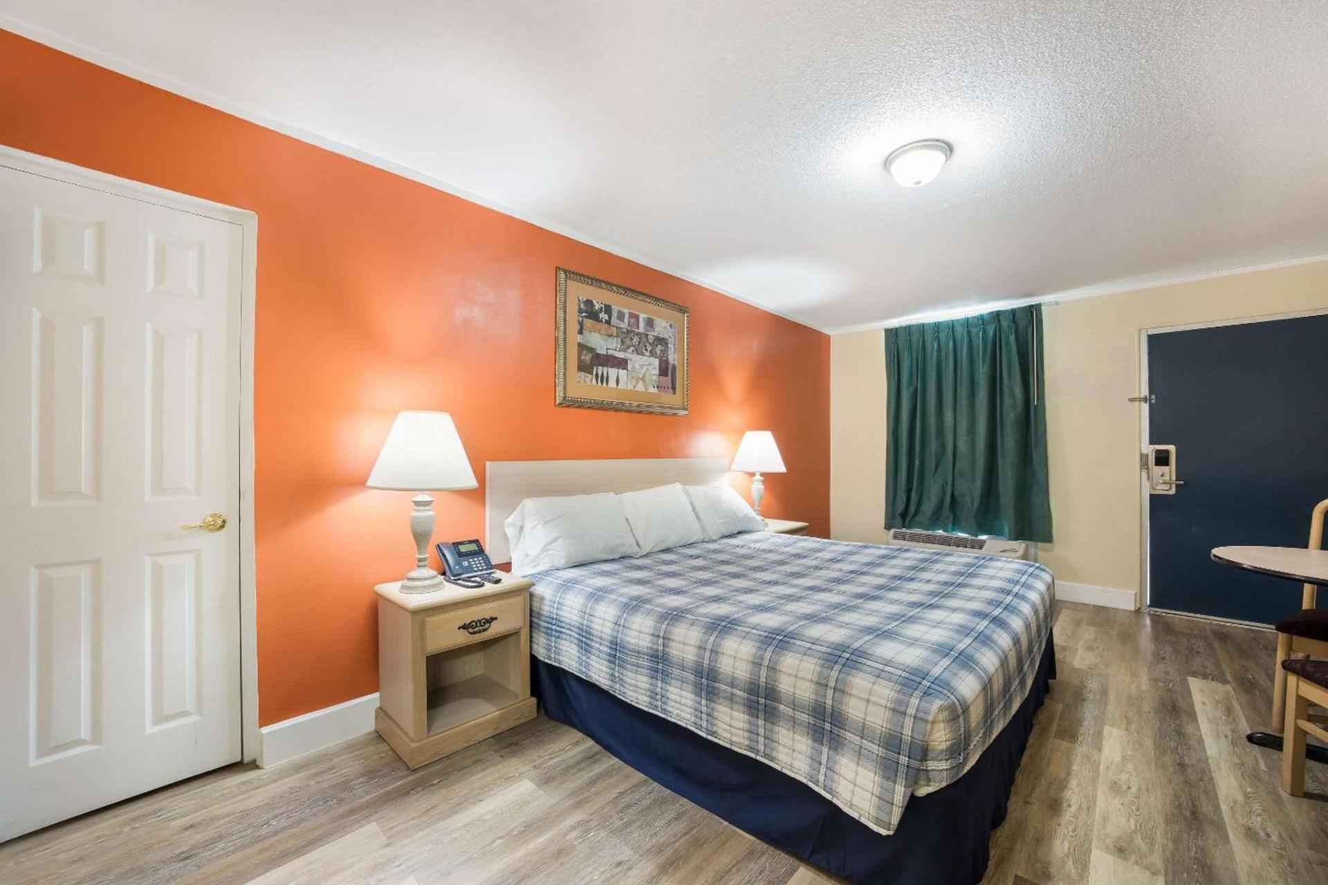 Rodeway Inn Cecil photo 13
