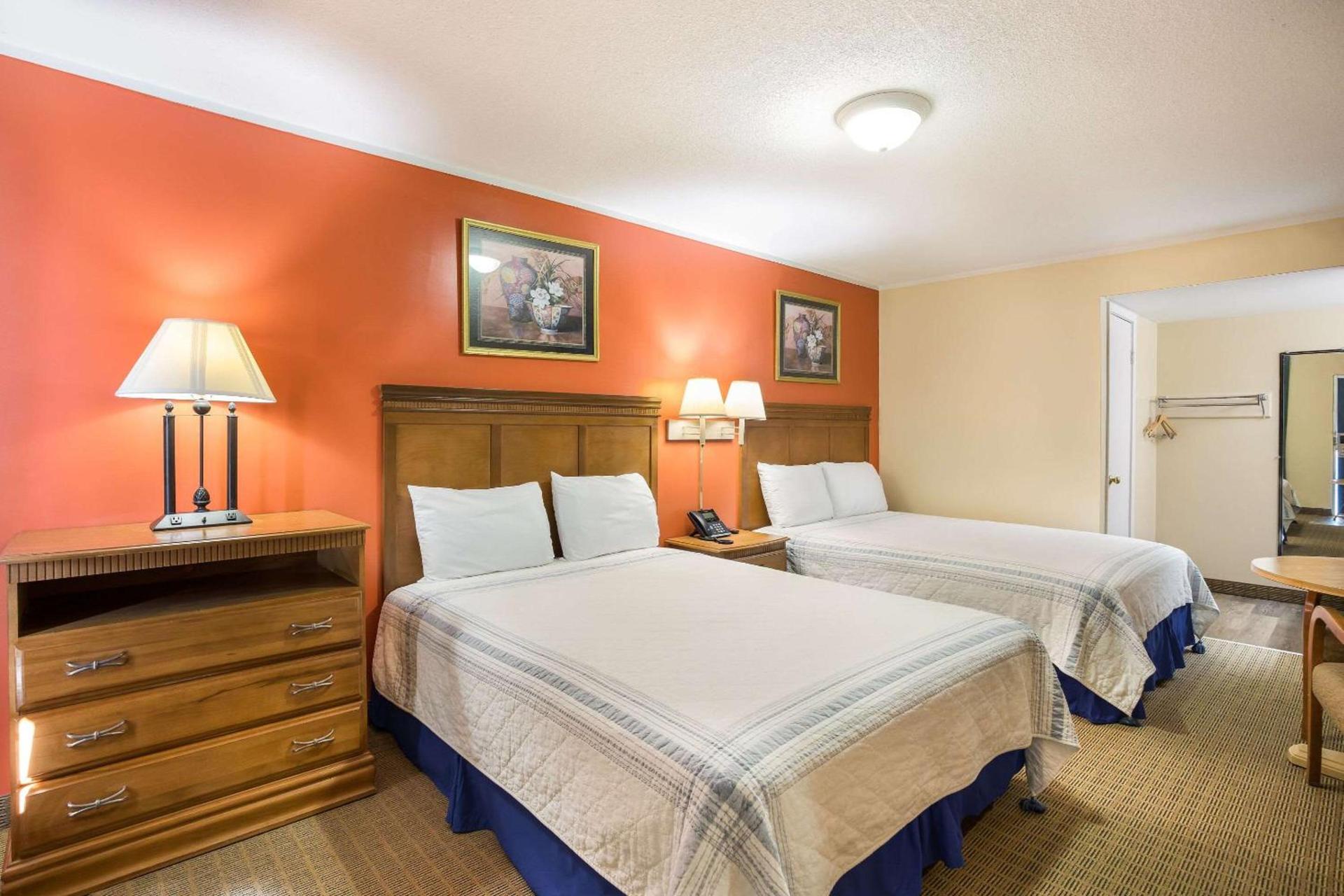 Rodeway Inn Cecil photo 15