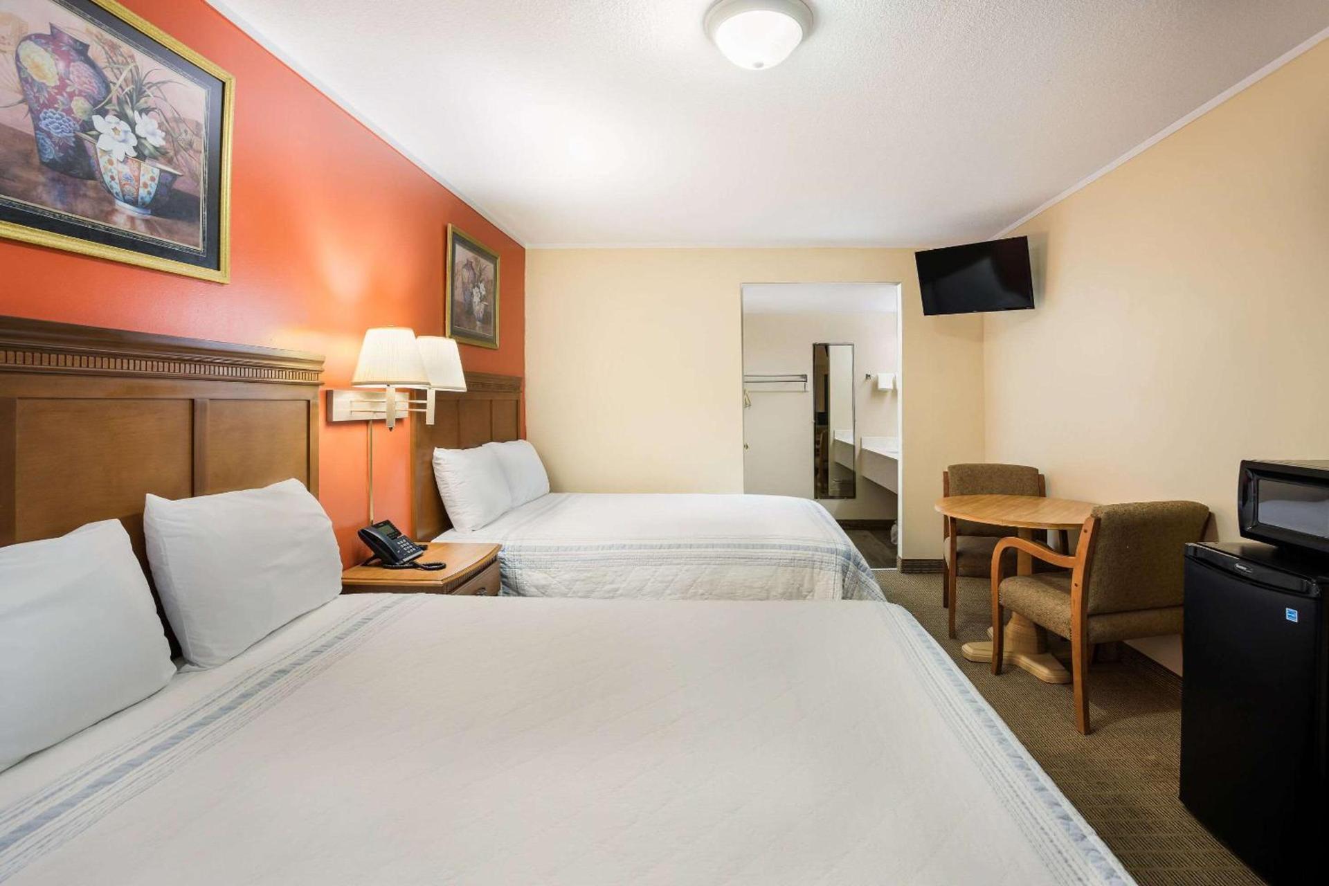 Rodeway Inn Cecil photo 16
