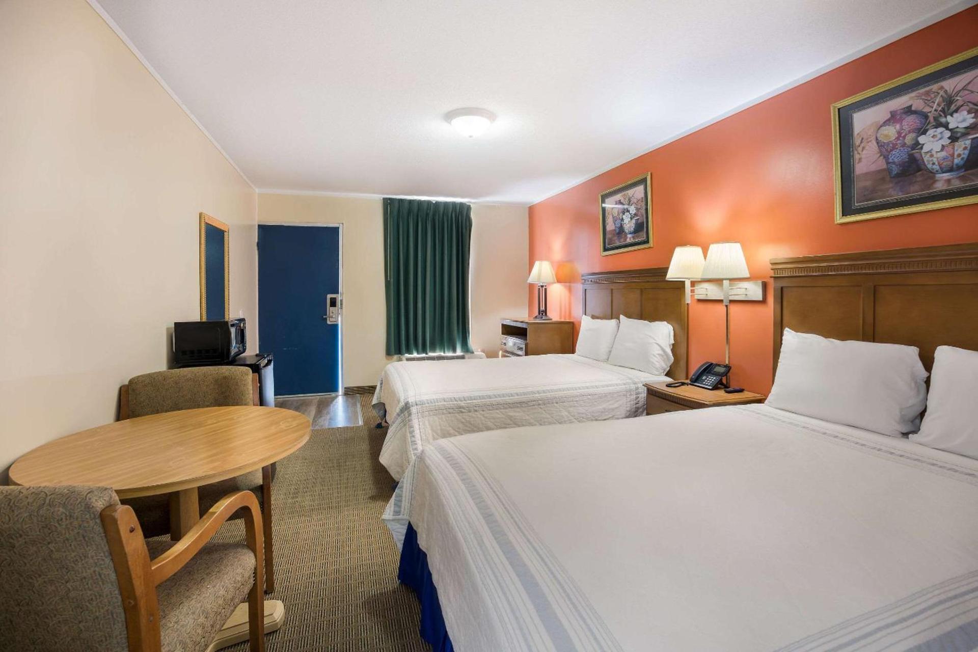 Rodeway Inn Cecil photo 18