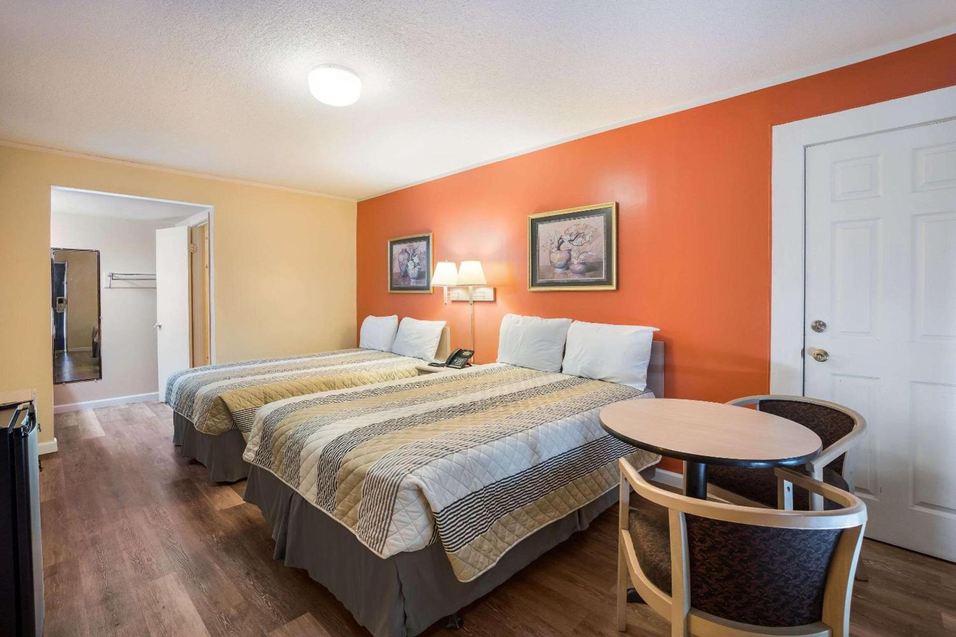 Rodeway Inn Cecil photo 19