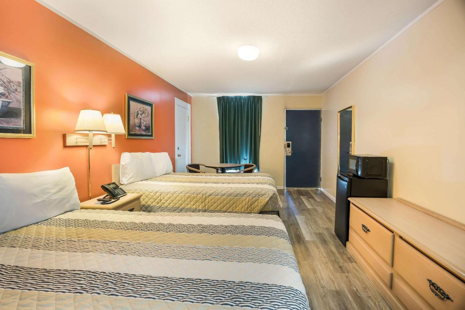 Rodeway Inn Cecil photo 20