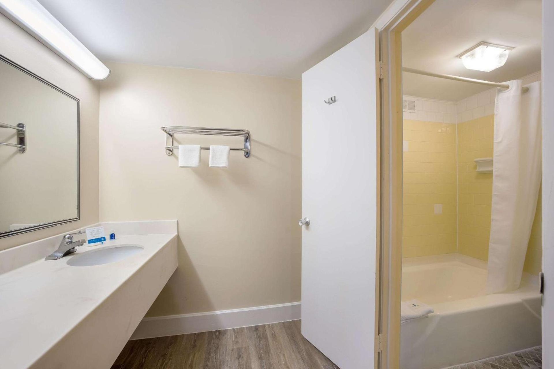 Rodeway Inn Cecil photo 23