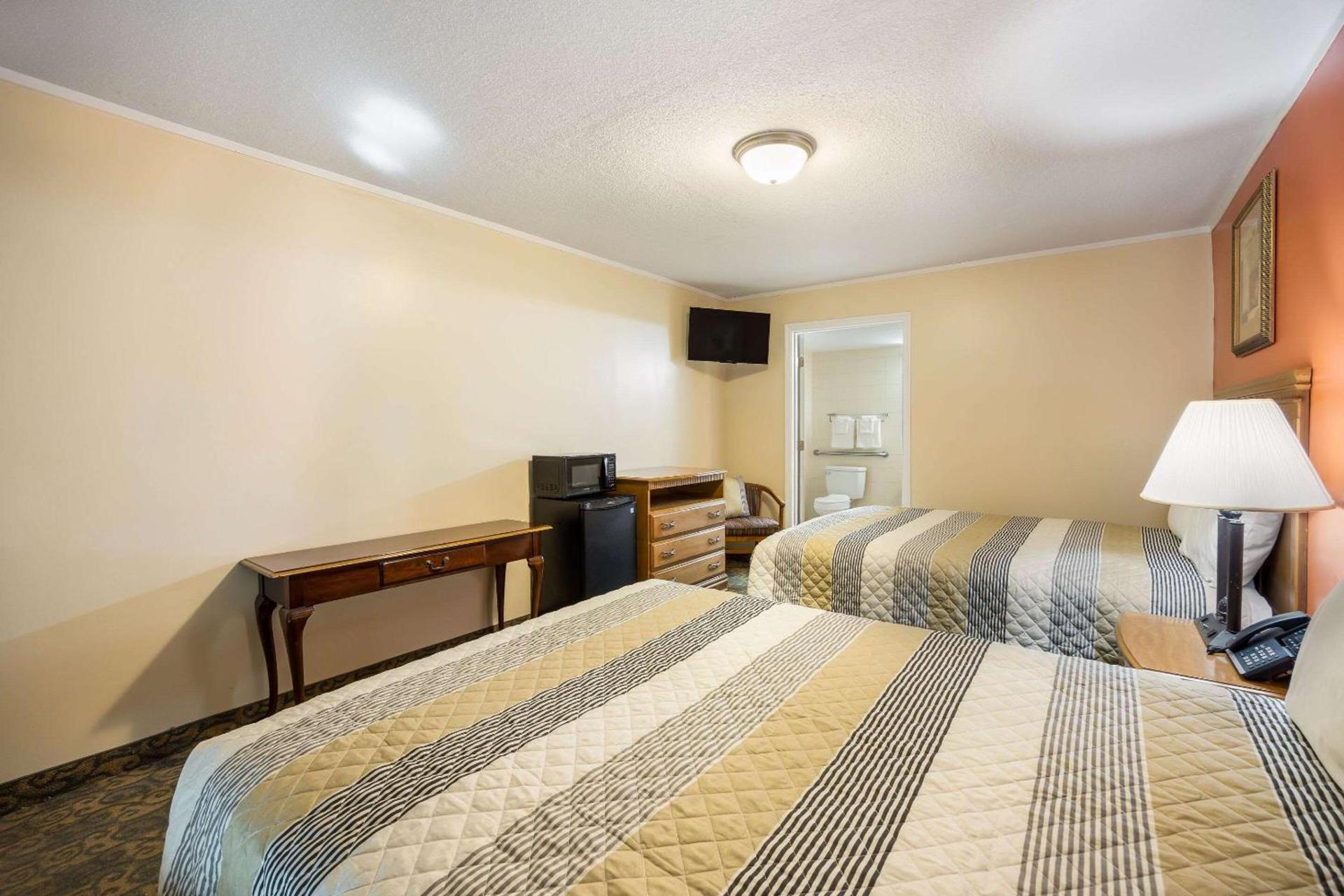 Rodeway Inn Cecil photo 26
