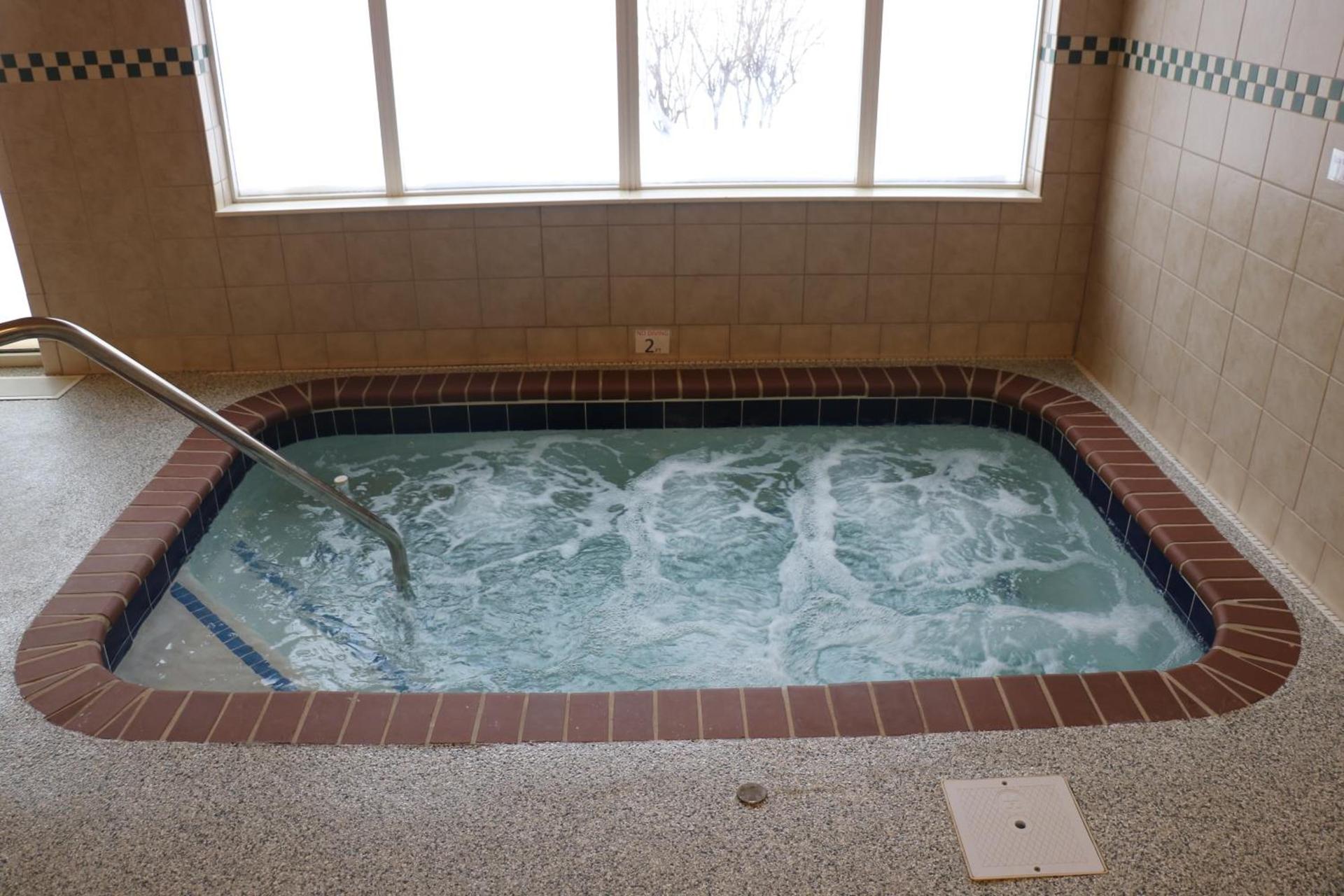 Holiday Inn Express & Suites Marquette by IHG photo 6