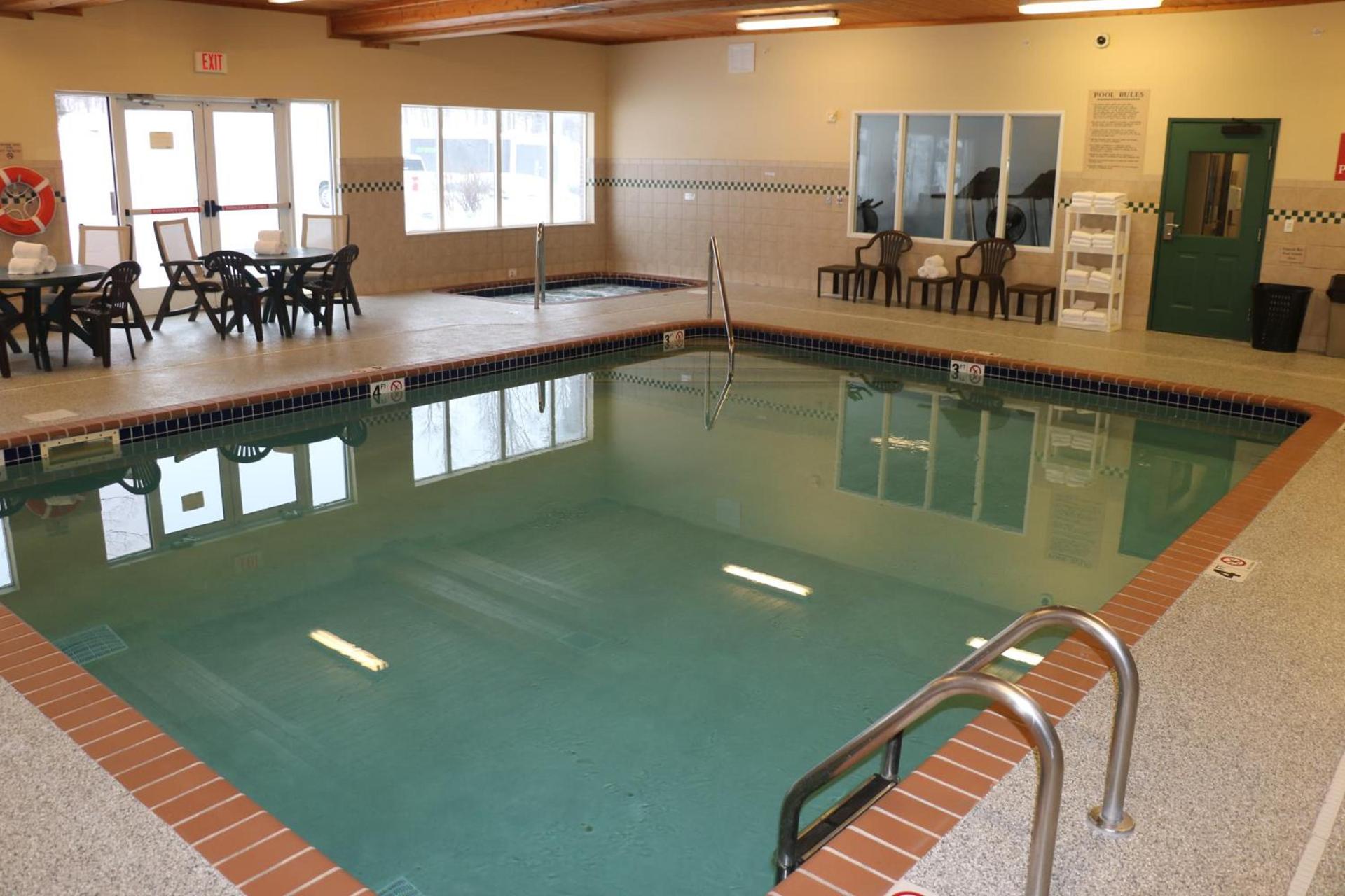Holiday Inn Express & Suites Marquette by IHG photo 5