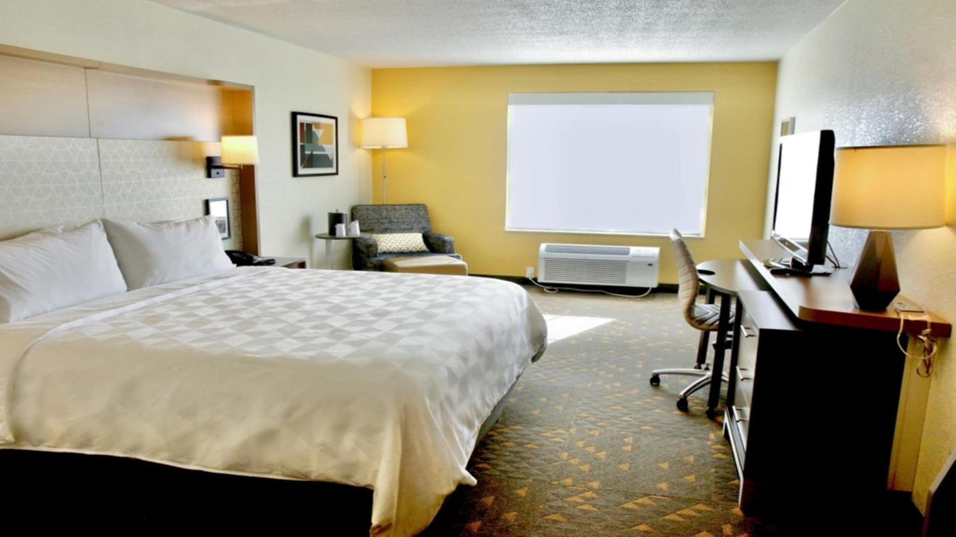 Holiday Inn Hotel & Suites Overland Park-Convention Center by IHG photo 3