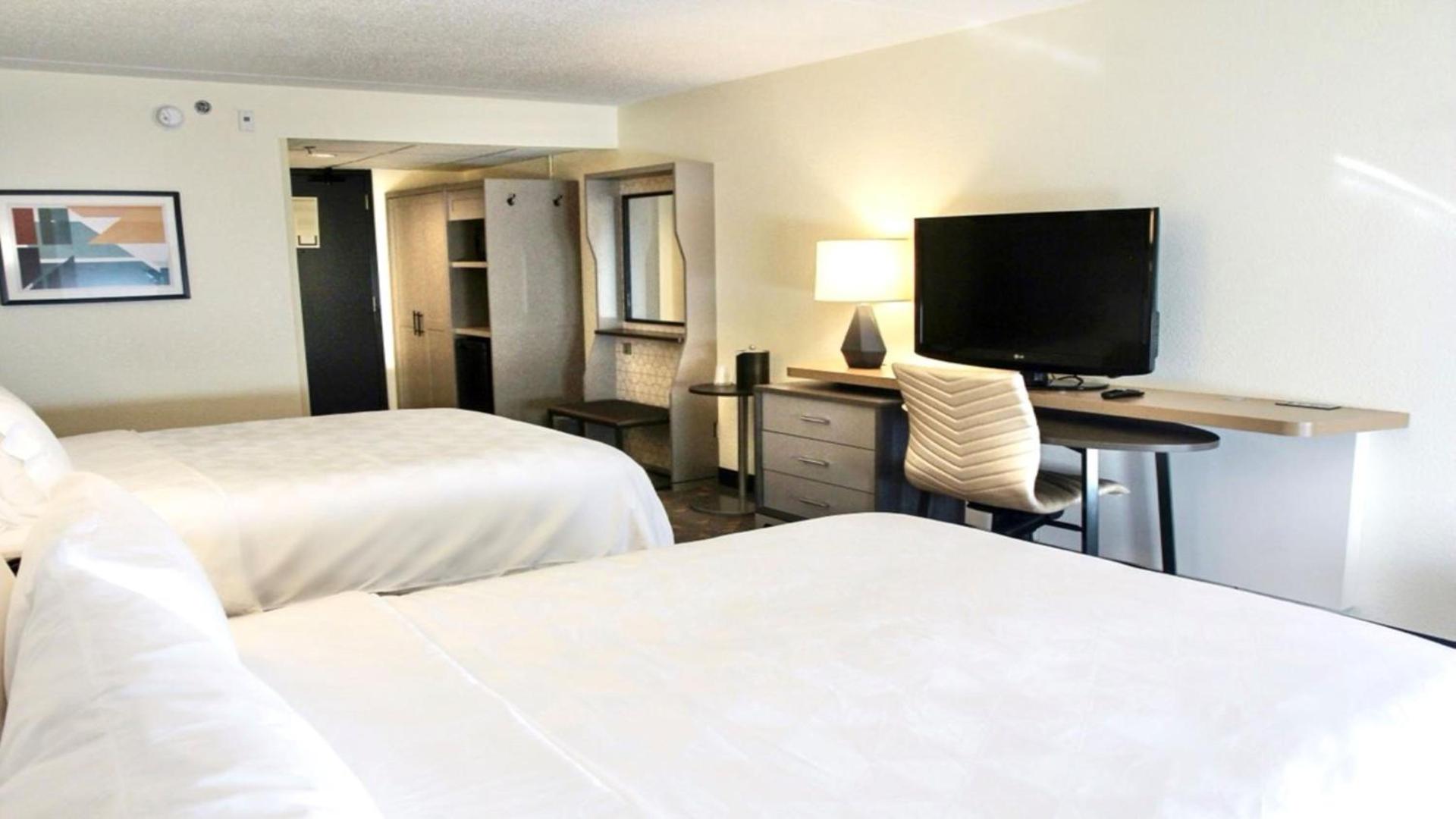 Holiday Inn Hotel & Suites Overland Park-Convention Center by IHG photo 4