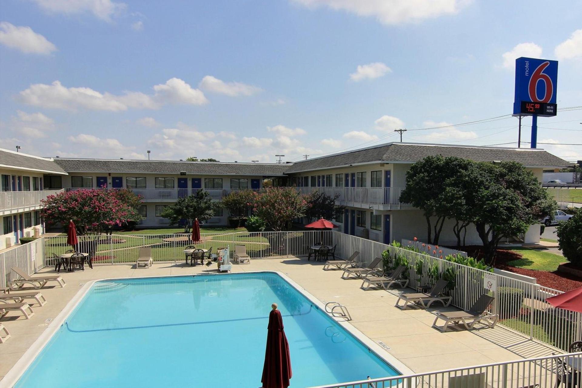 Motel 6-Austin, TX - North photo 29