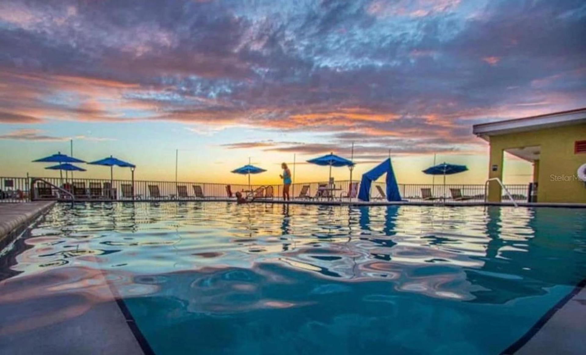 2 Bed Condo with Balcony Facing Pool and Sunsets! photo 5