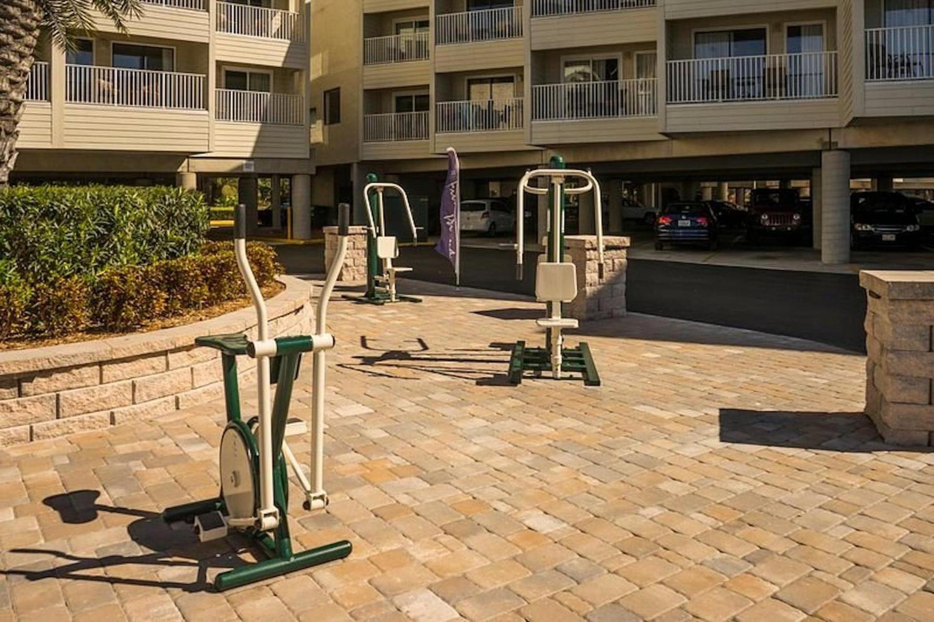 2 Bed Condo with Balcony Facing Pool and Sunsets! photo 23