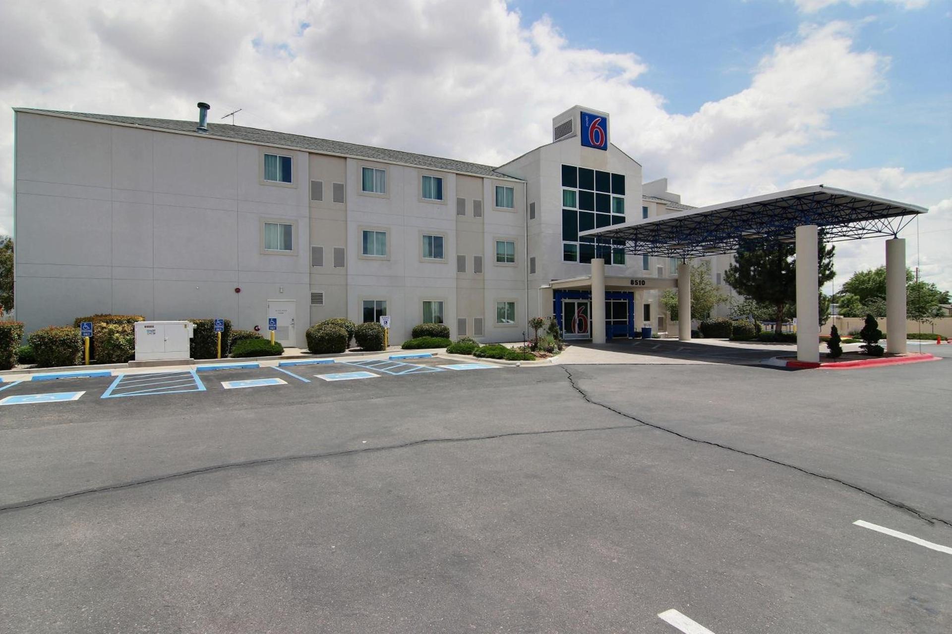 Motel 6-Albuquerque, NM - North photo 3