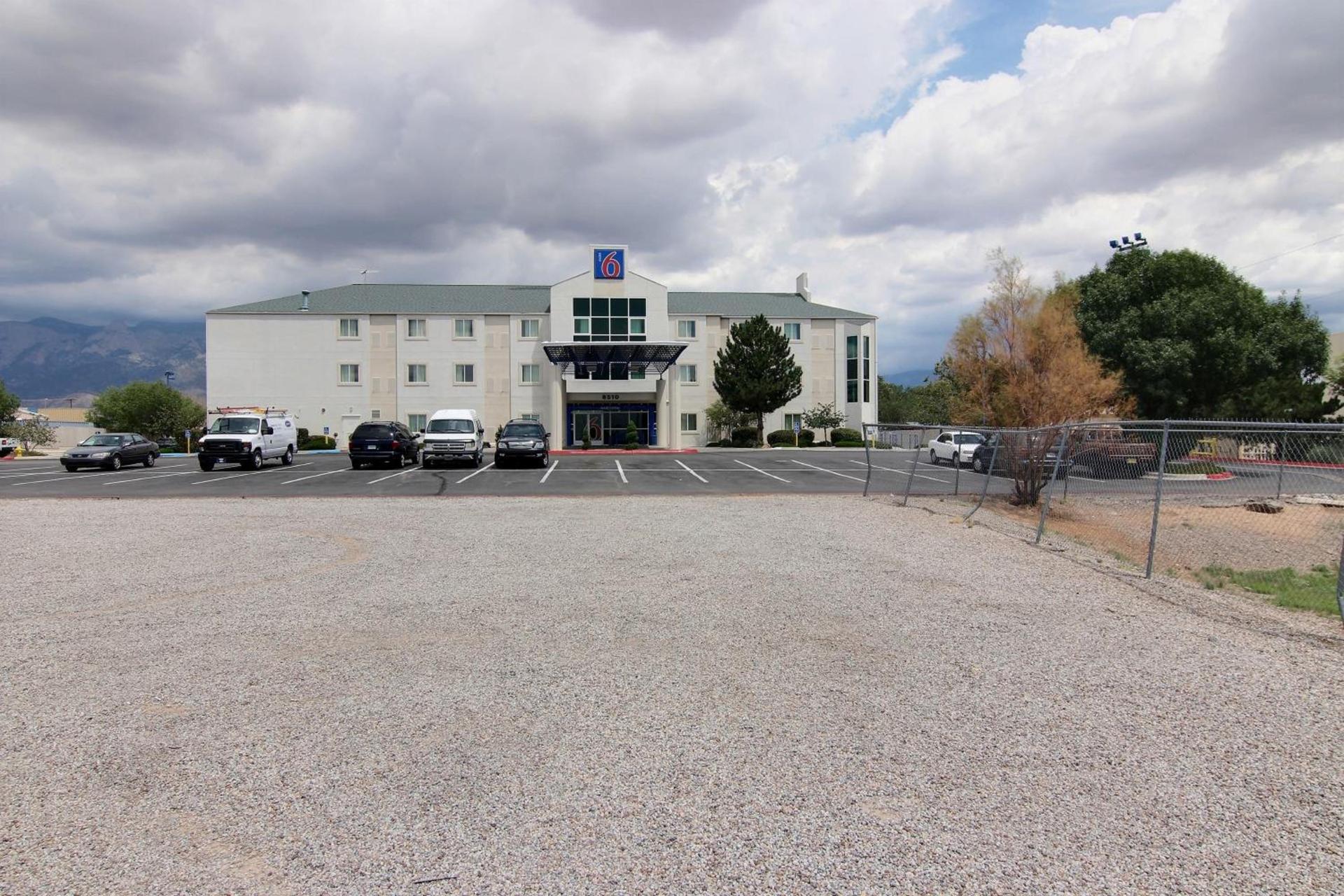 Motel 6-Albuquerque, NM - North photo 16
