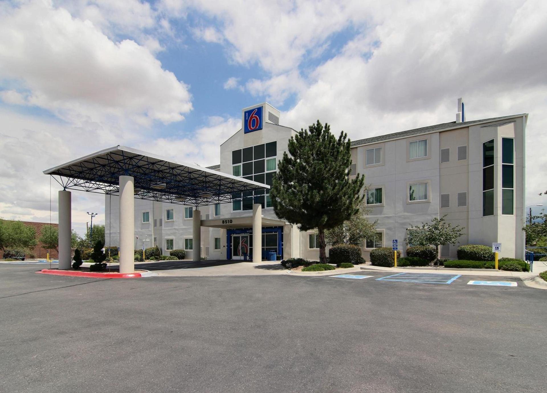 Motel 6-Albuquerque, NM - North photo 2