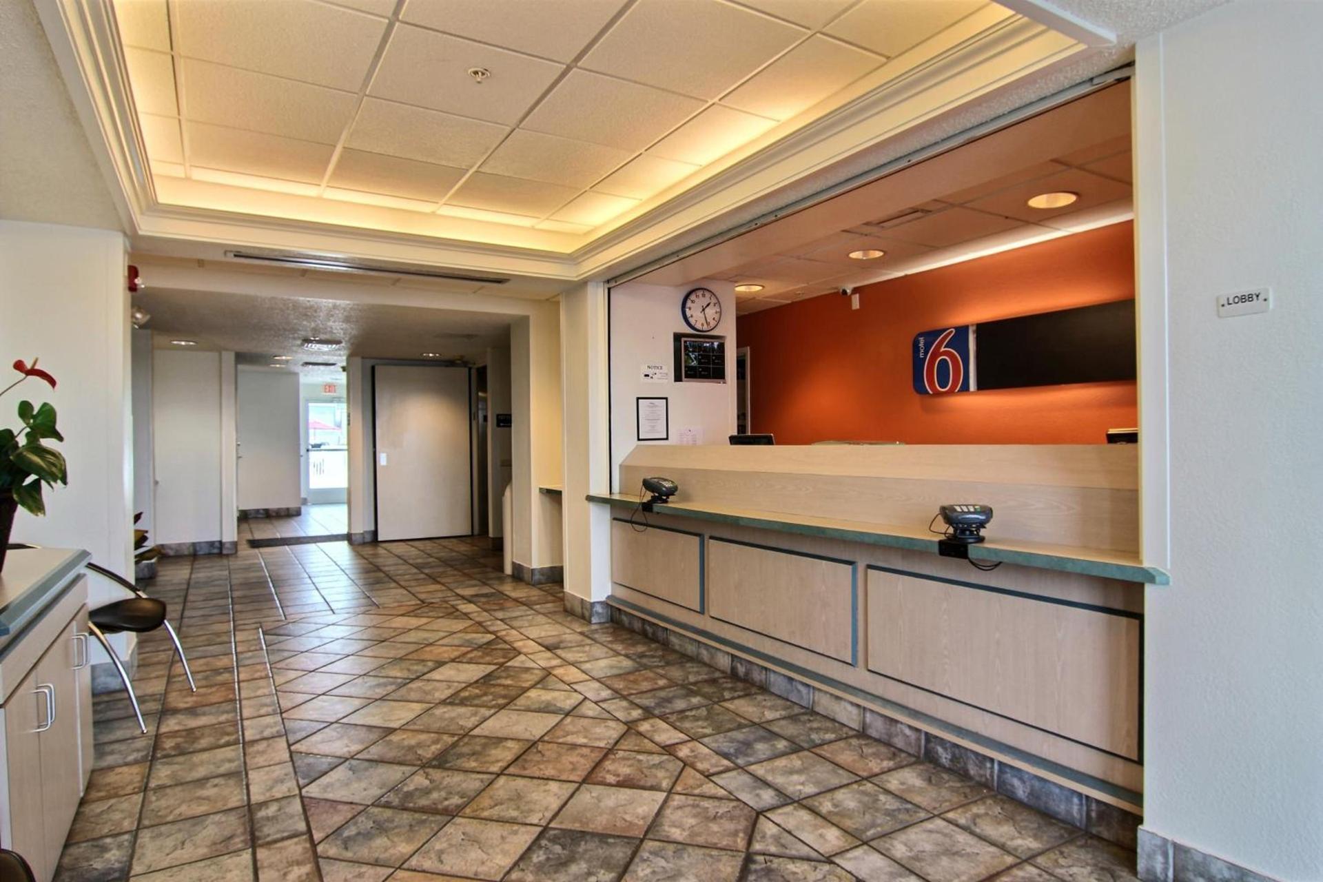 Motel 6-Albuquerque, NM - North photo 8