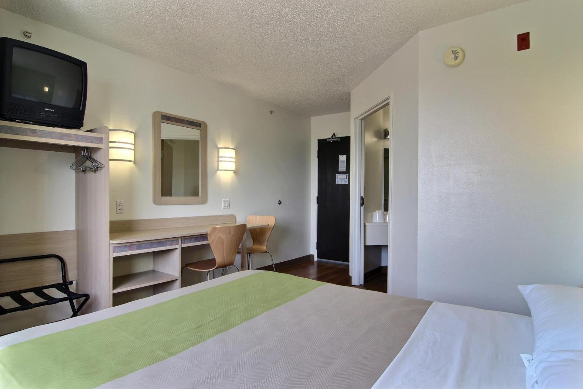 Motel 6-Albuquerque, NM - North photo 28