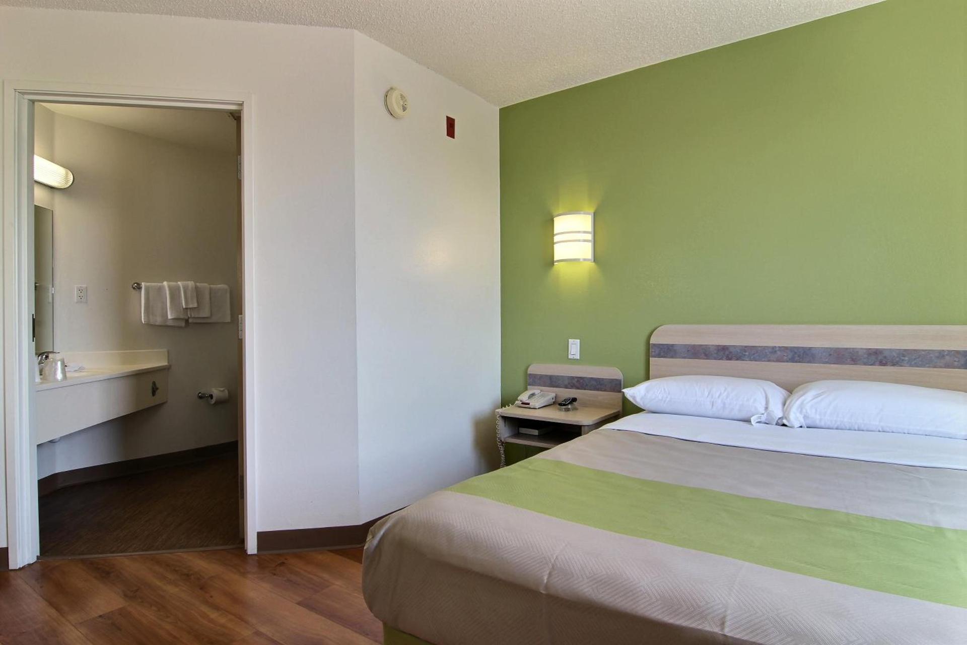 Motel 6-Albuquerque, NM - North photo 27