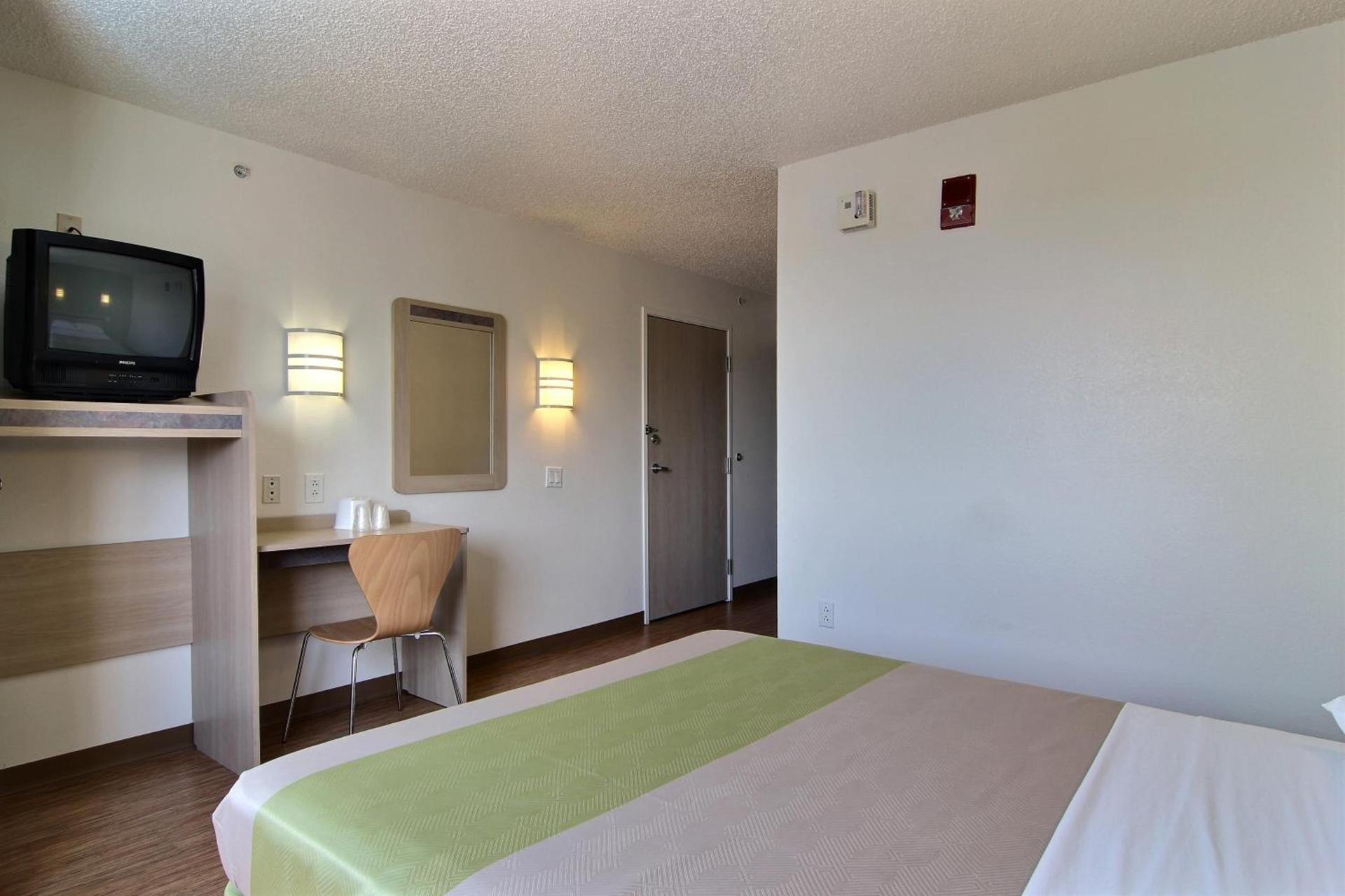 Motel 6-Albuquerque, NM - North photo 25