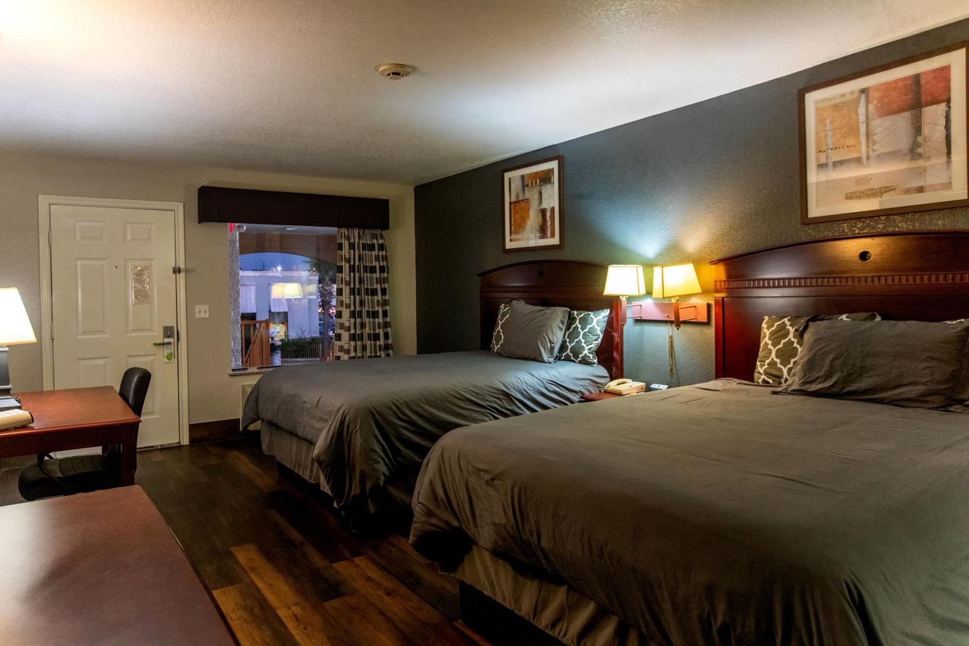 Magnolia Inn and Suites photo 22