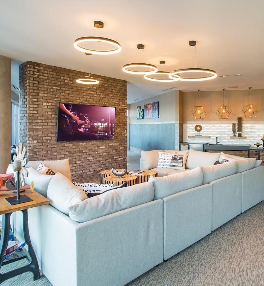 Placemakr Premier SoBro photo 11