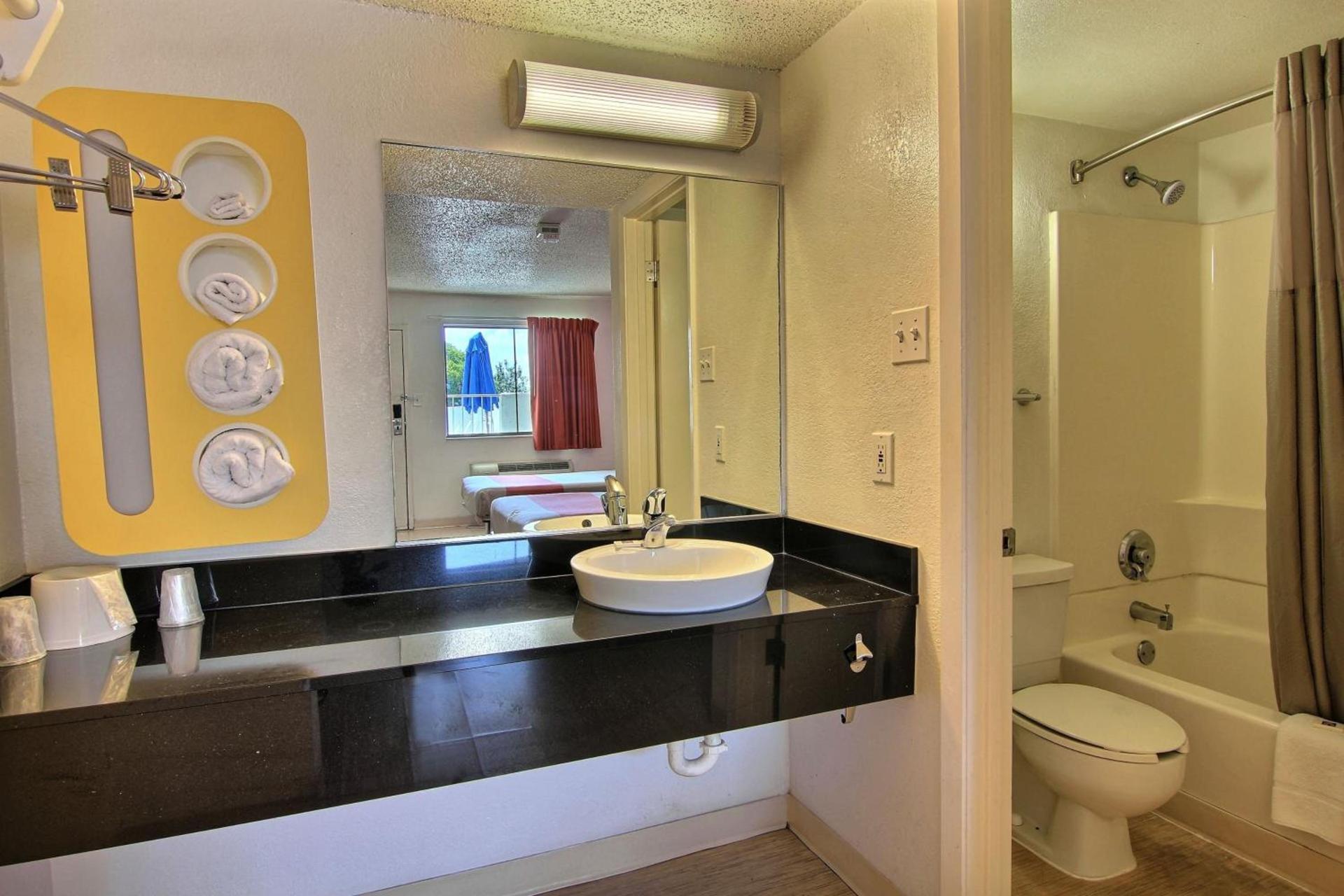 Motel 6-Austin, TX - North Central photo 52