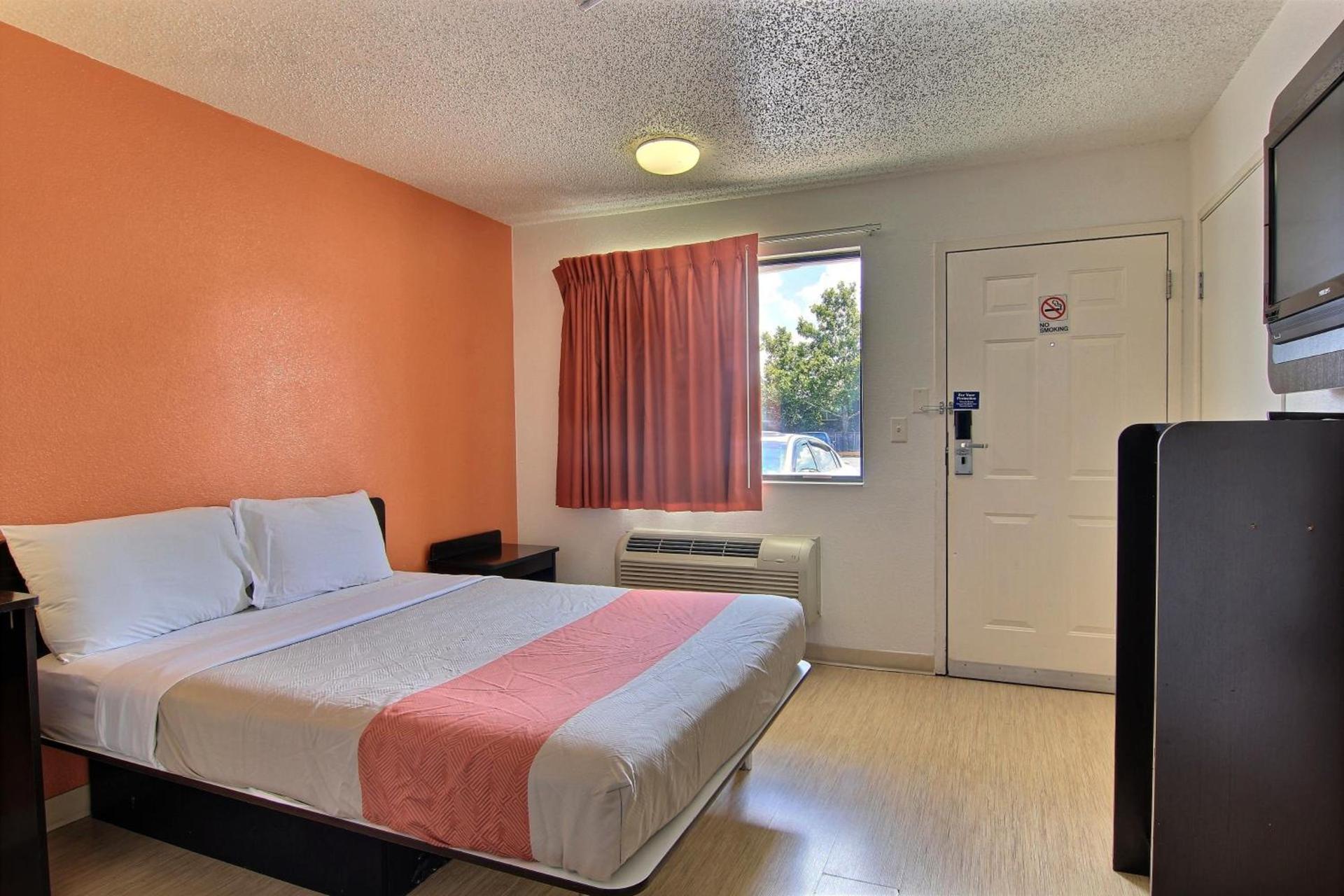 Motel 6-Austin, TX - North Central photo 28