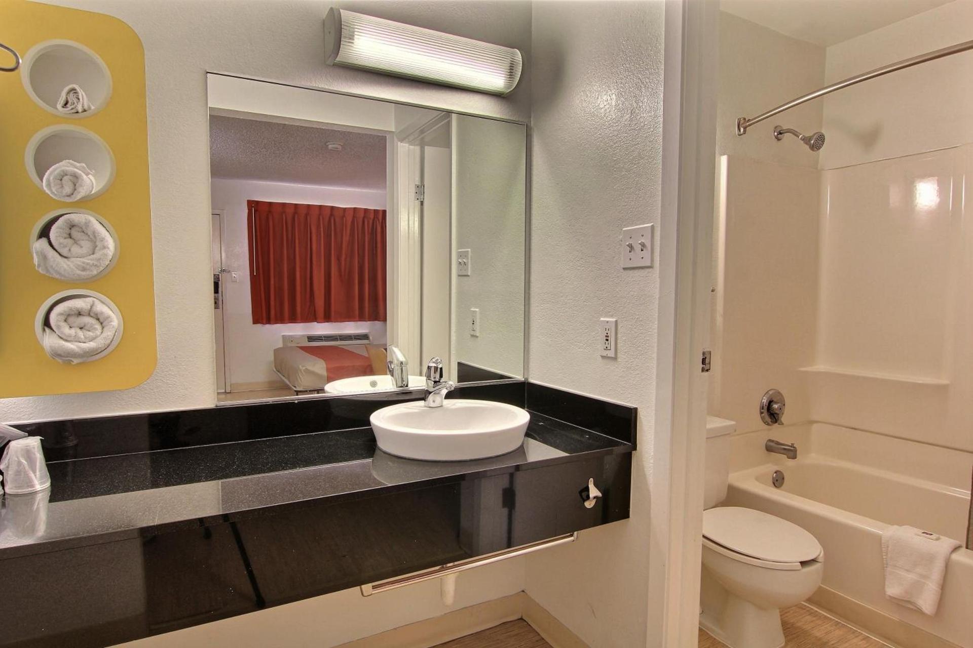 Motel 6-Austin, TX - North Central photo 42
