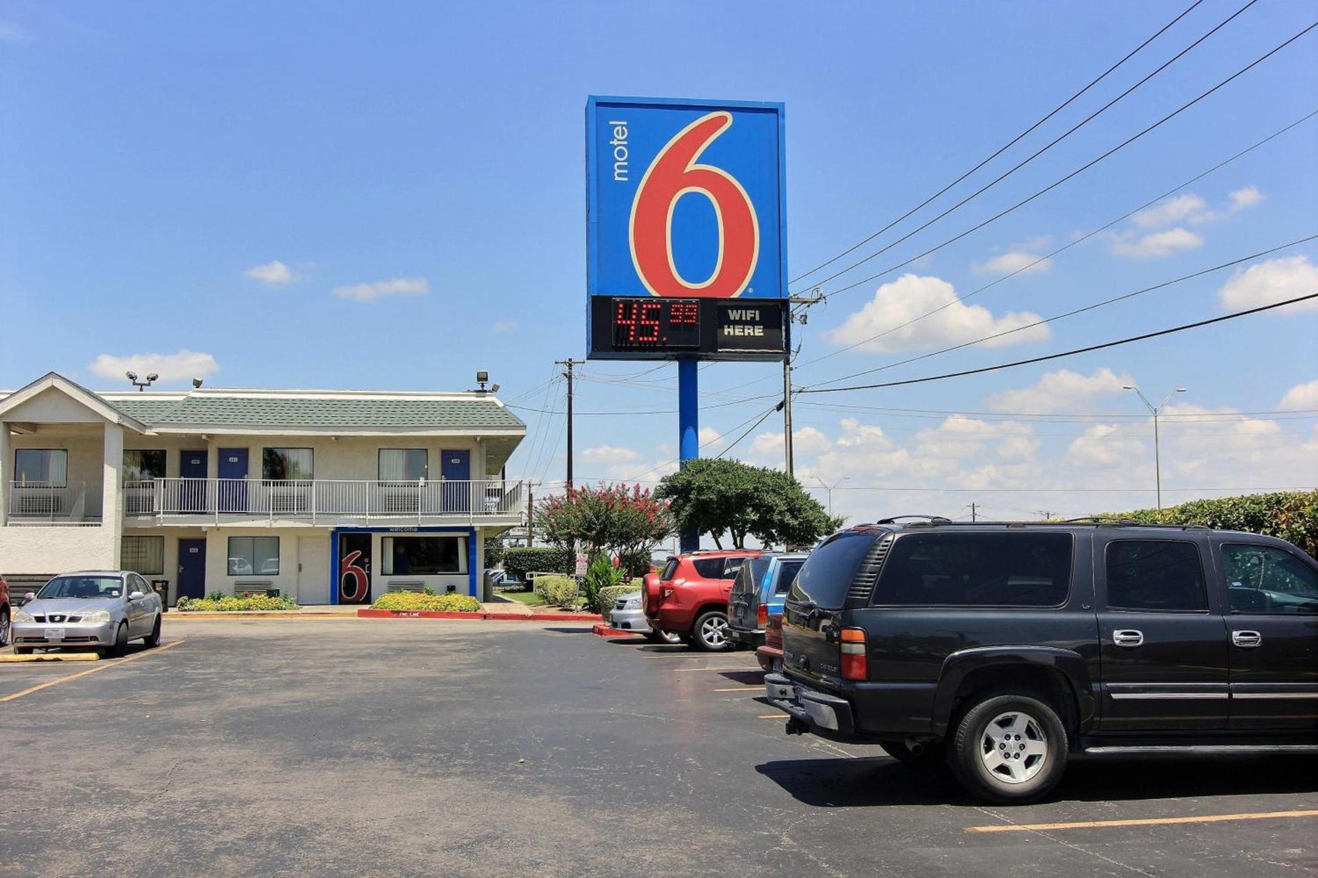 Motel 6-Austin, TX - North Central photo 25