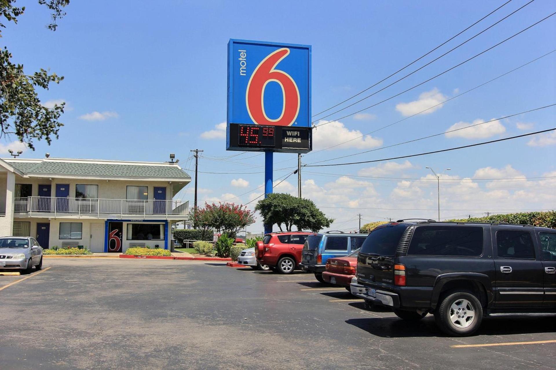Motel 6-Austin, TX - North Central photo 35
