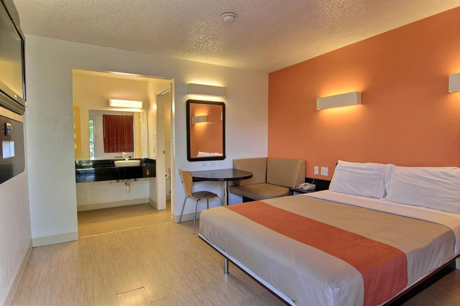 Motel 6-Austin, TX - North Central photo 40