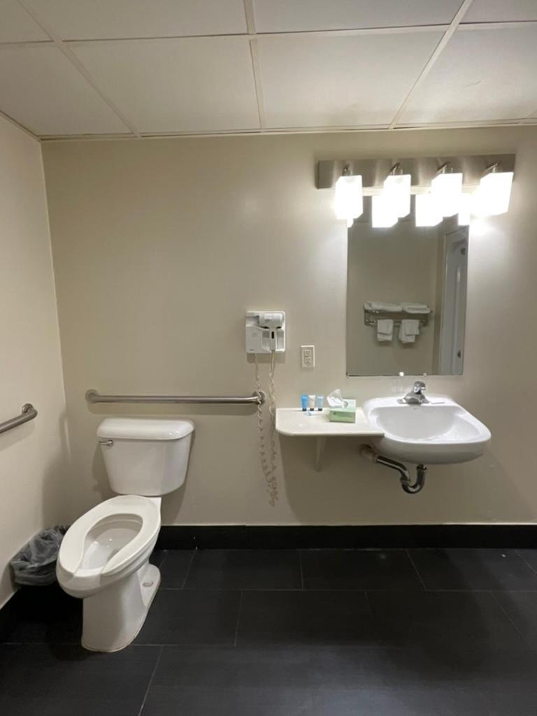 Atlantic Inn photo 34