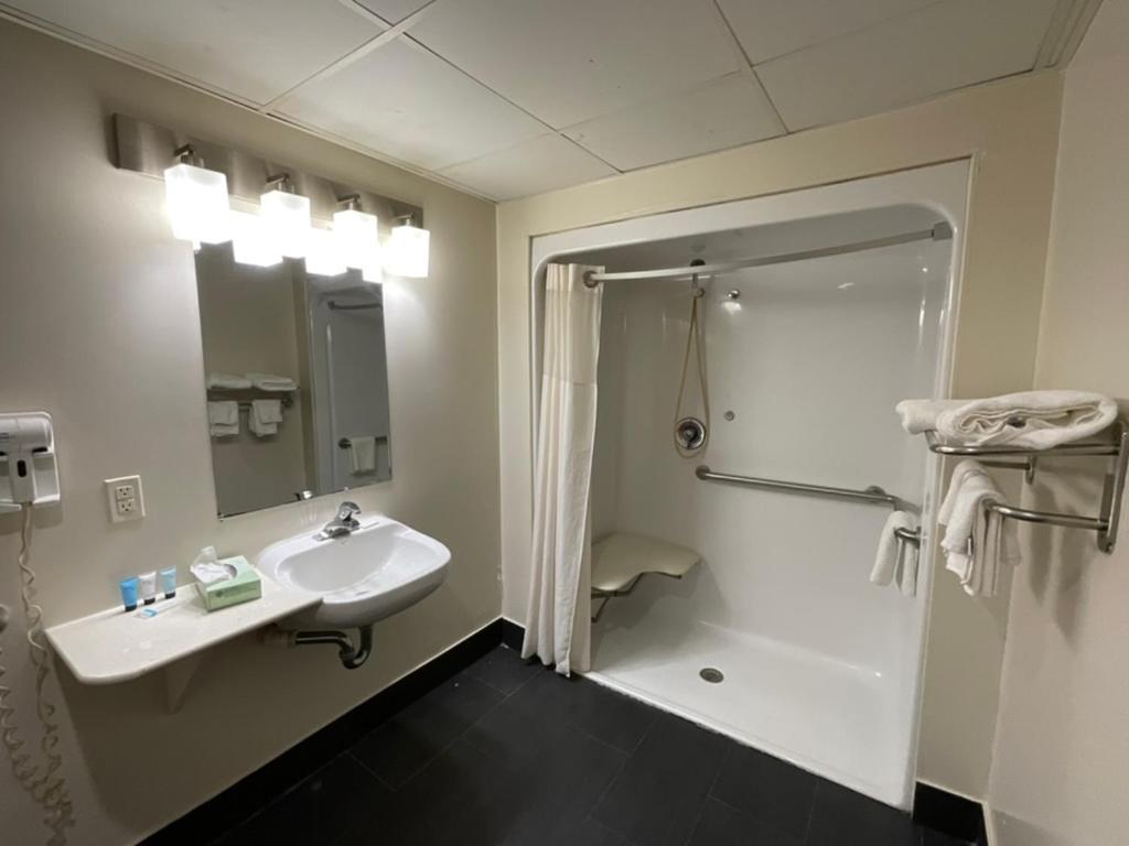 Atlantic Inn photo 32