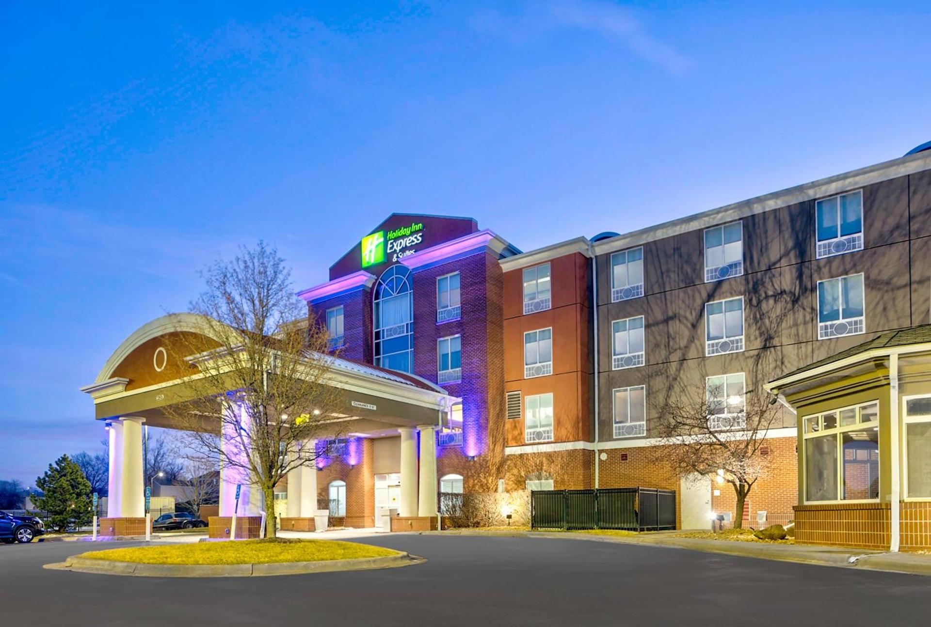 Holiday Inn Express Hotel & Suites Kansas City - Grandview by IHG photo 1