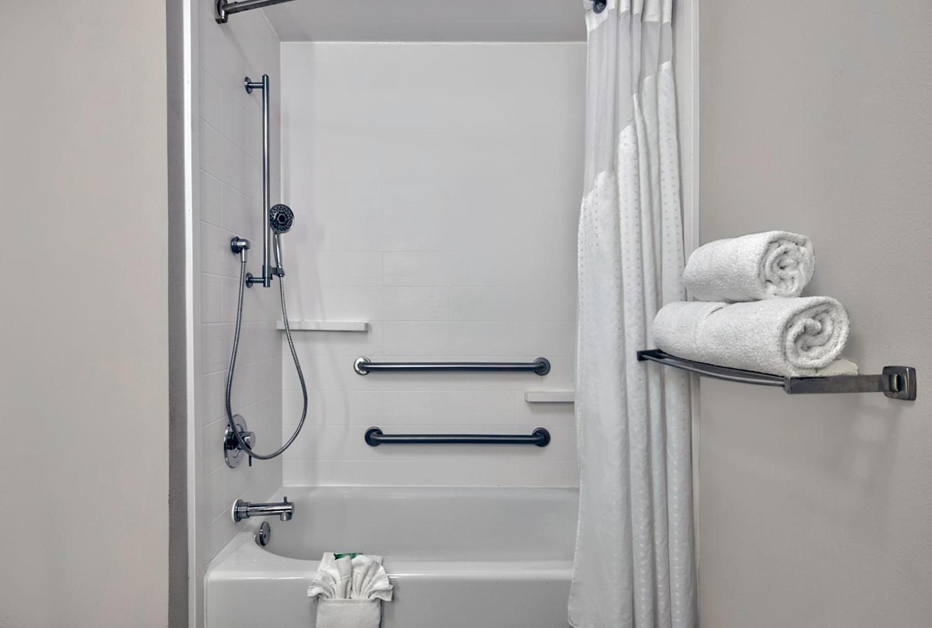 Holiday Inn Express Hotel & Suites Kansas City - Grandview by IHG photo 26