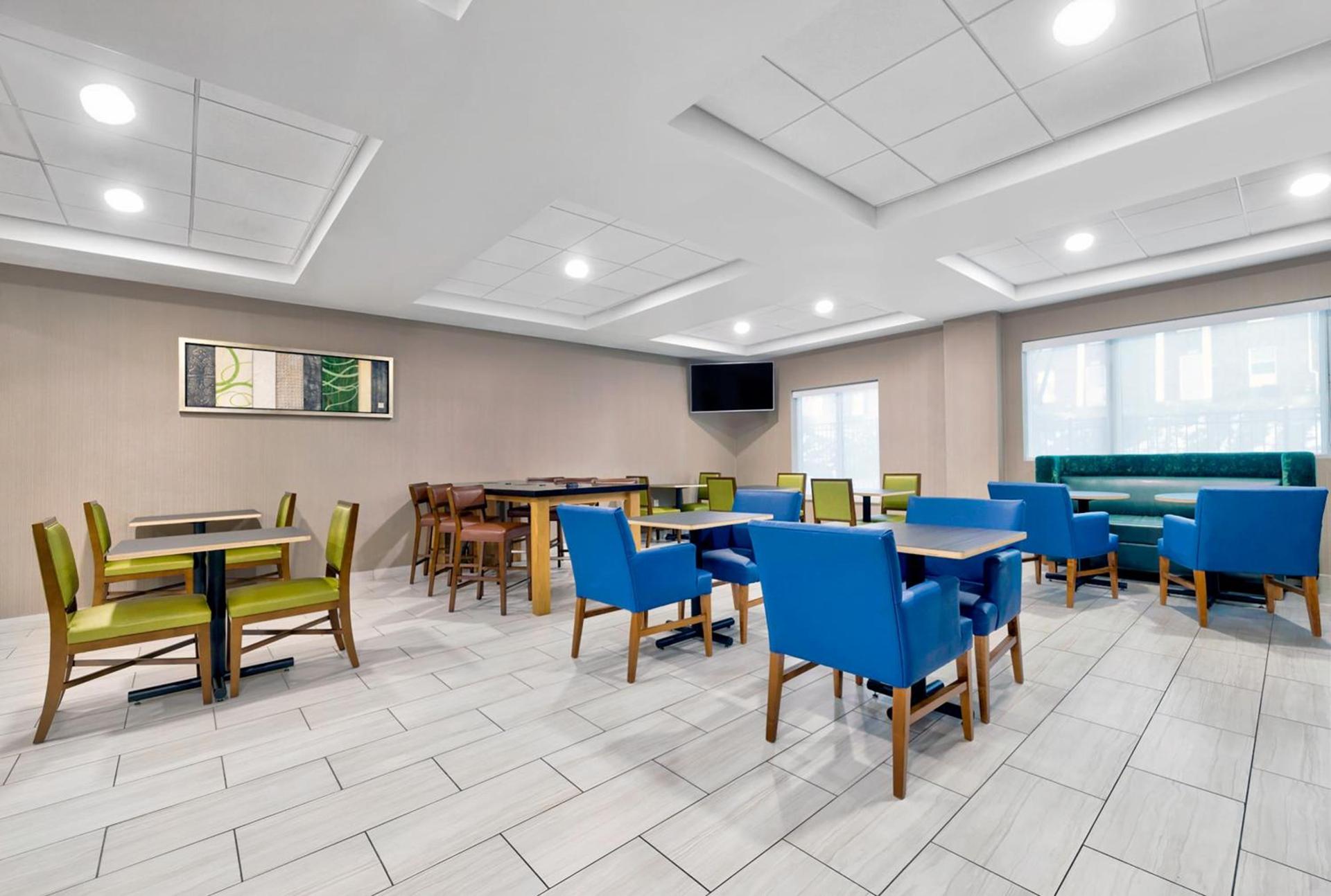 Holiday Inn Express Hotel & Suites Kansas City - Grandview by IHG photo 24