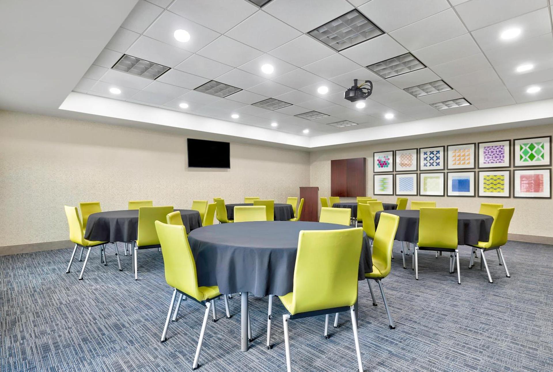 Holiday Inn Express Hotel & Suites Kansas City - Grandview by IHG photo 29