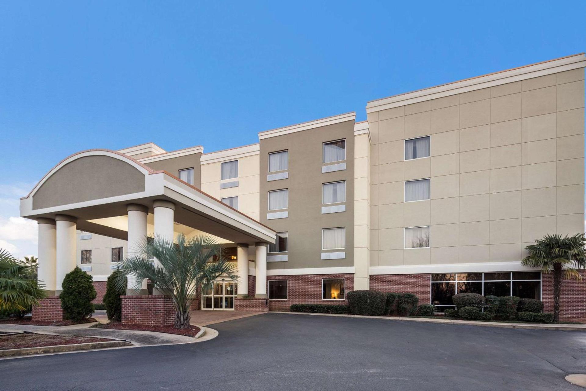 Comfort Suites Forsyth near I-75 photo 2