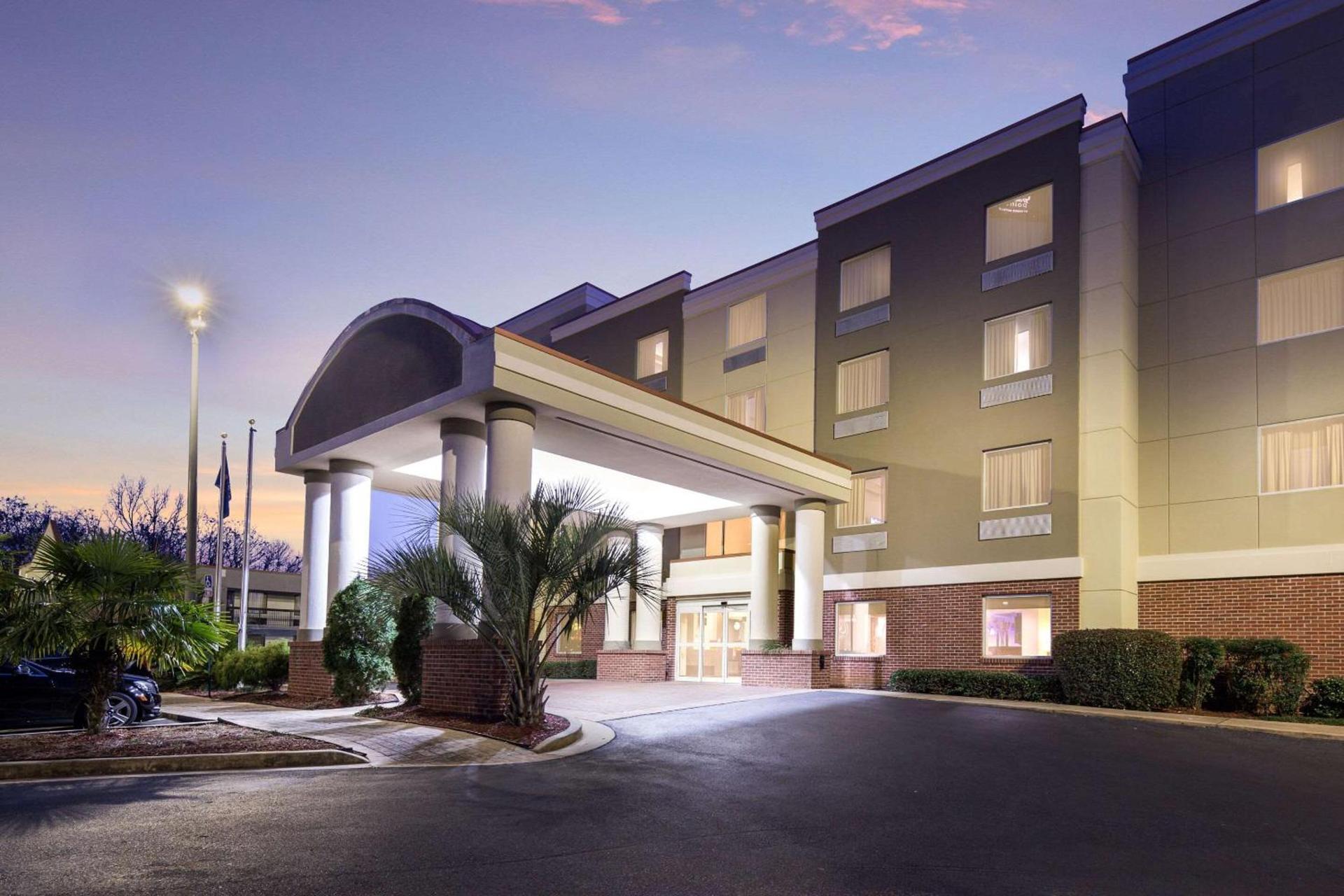 Comfort Suites Forsyth near I-75 photo 6