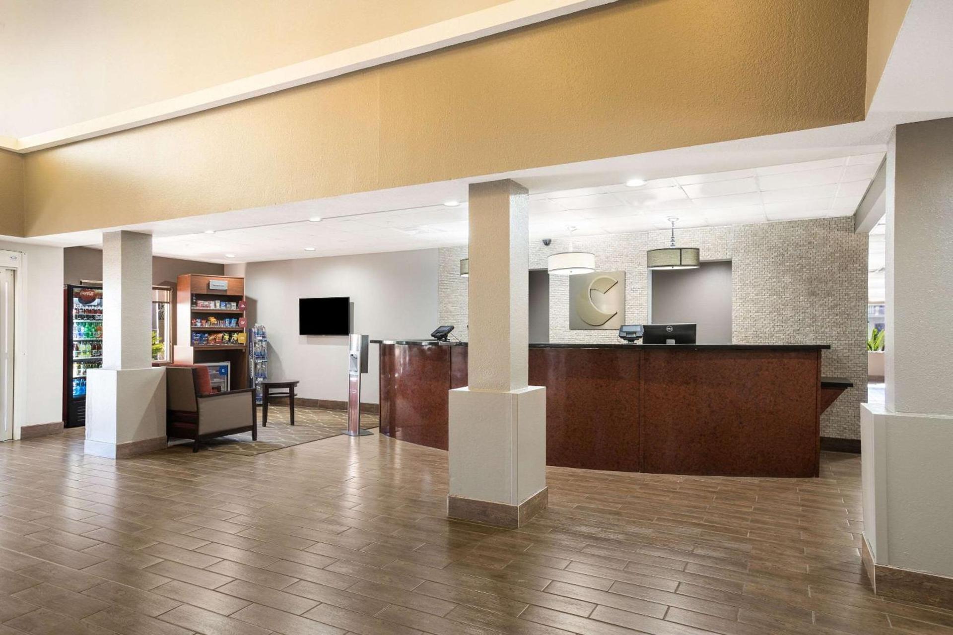 Comfort Suites Forsyth near I-75 photo 9