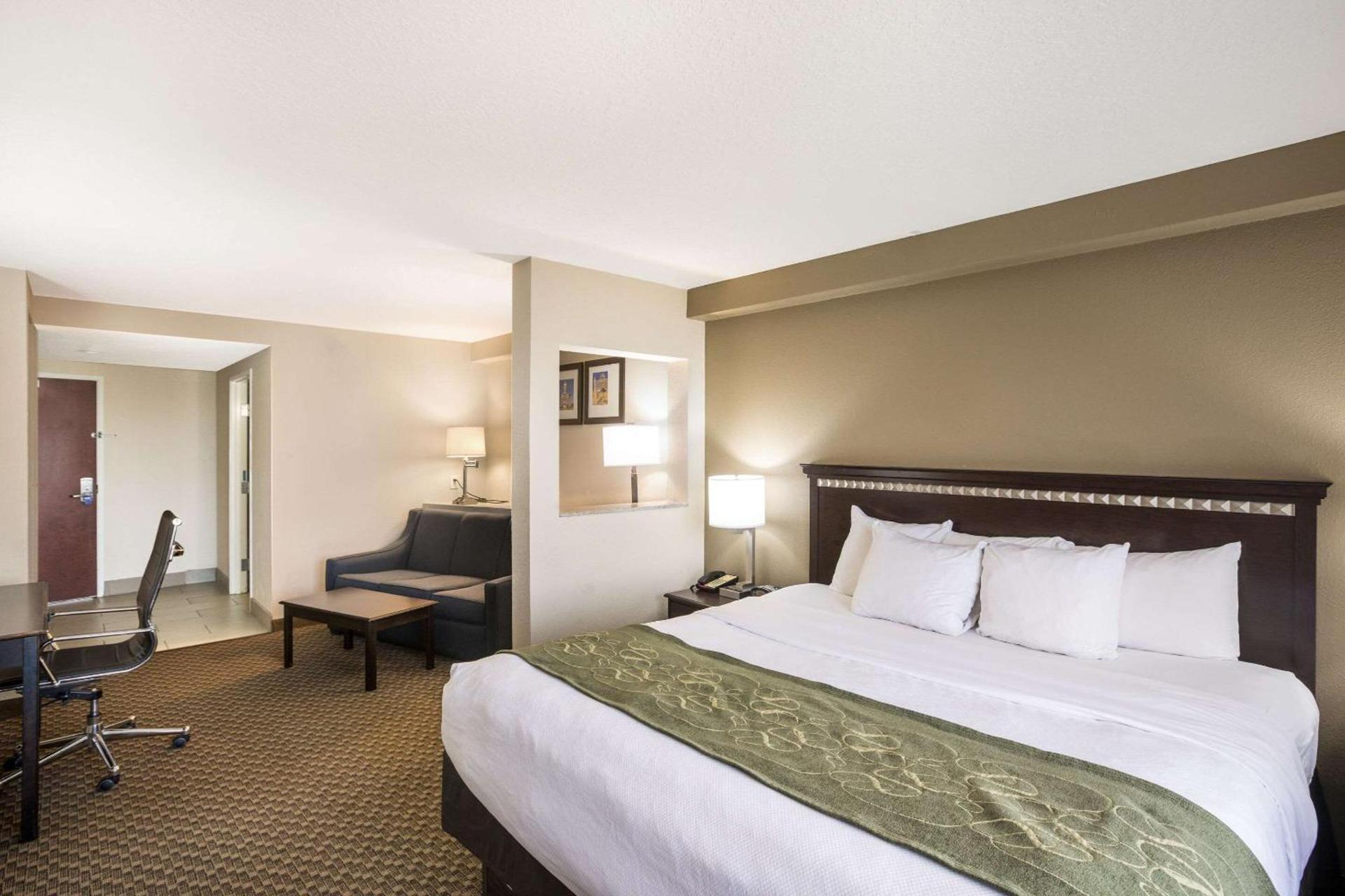 Comfort Suites Forsyth near I-75 photo 15