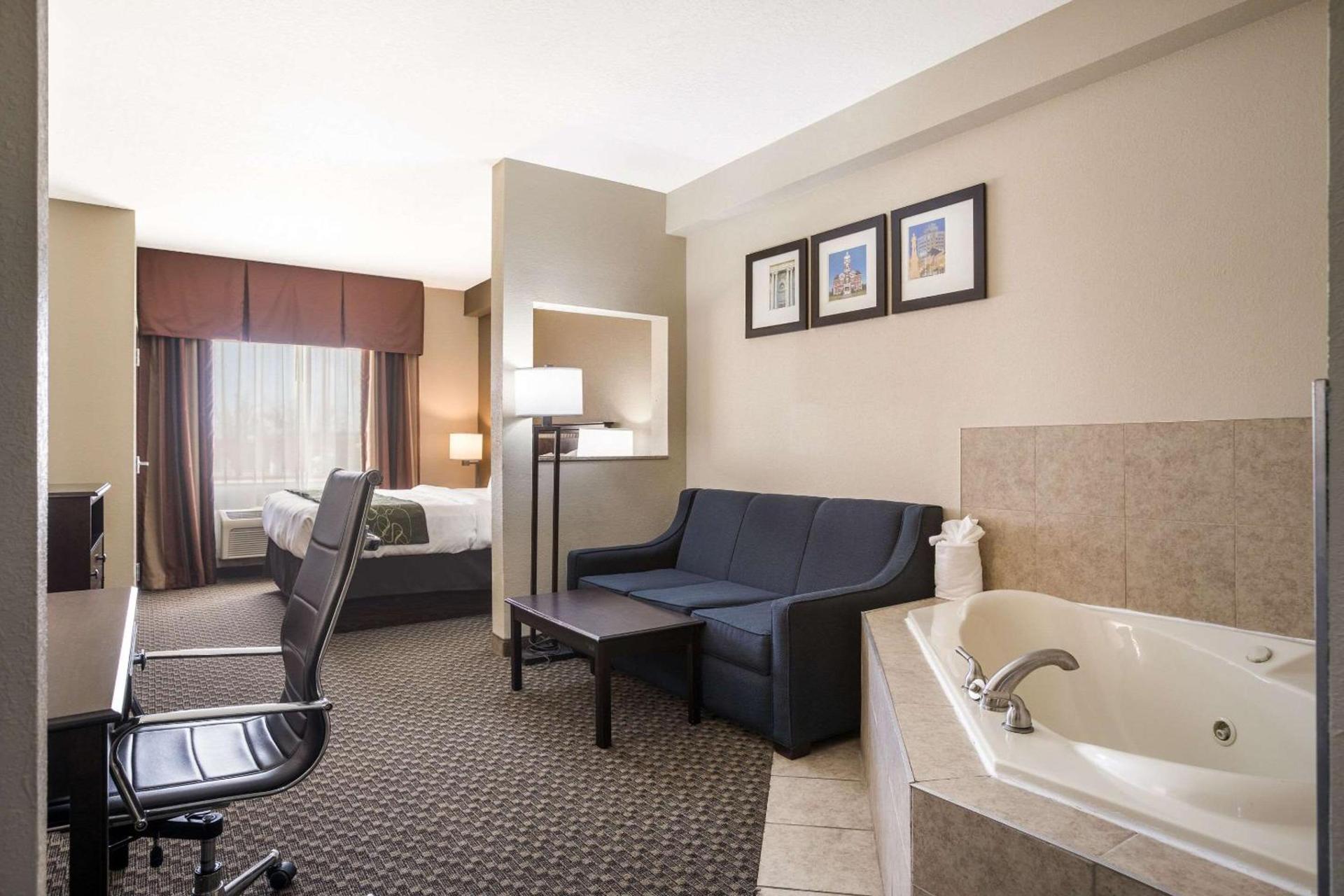 Comfort Suites Forsyth near I-75 photo 21