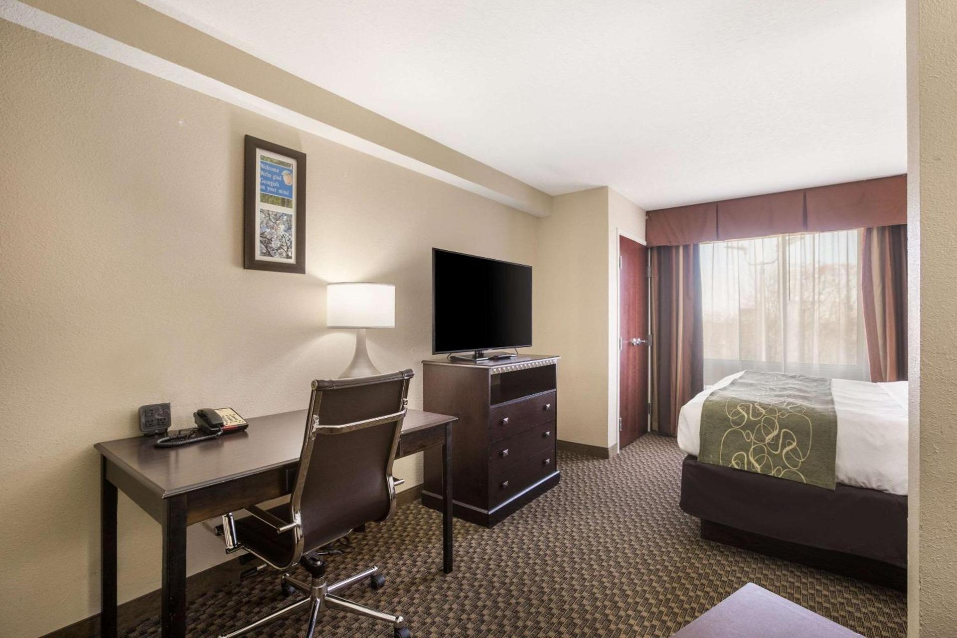 Comfort Suites Forsyth near I-75 photo 25