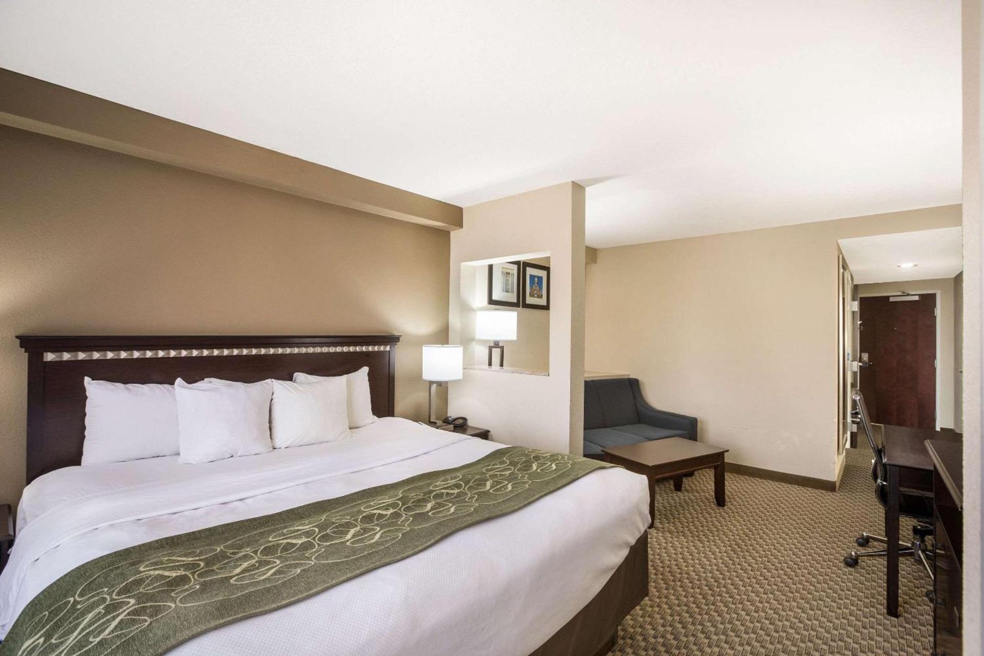 Comfort Suites Forsyth near I-75 photo 26