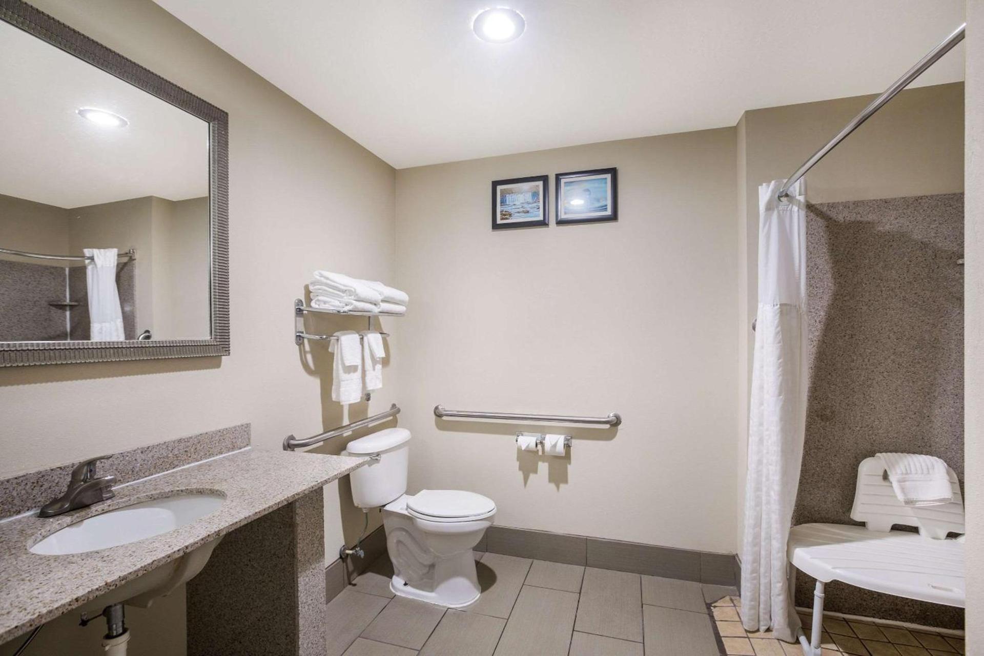 Comfort Suites Forsyth near I-75 photo 28