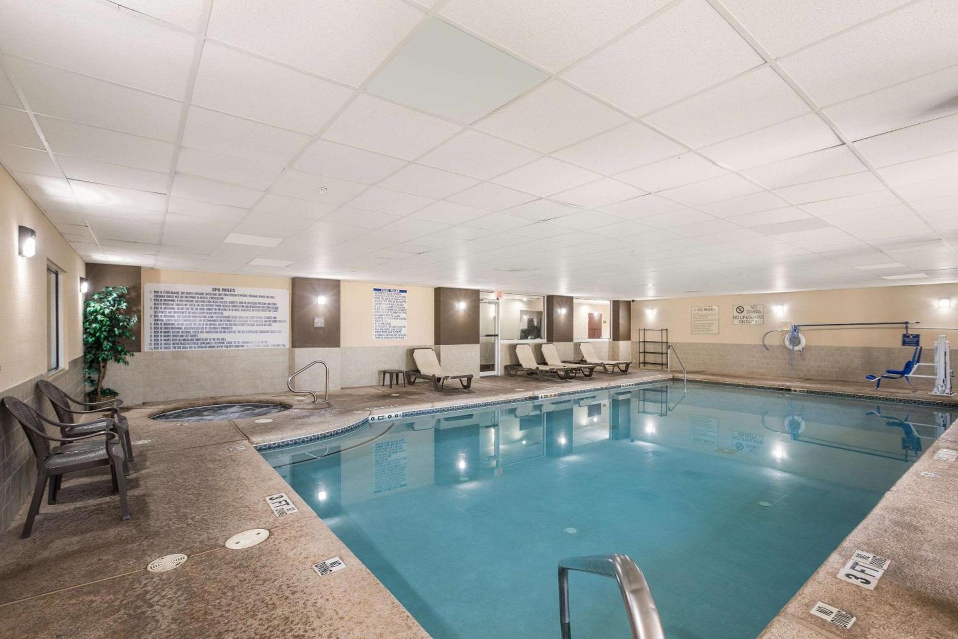 Comfort Suites Forsyth near I-75 photo 29