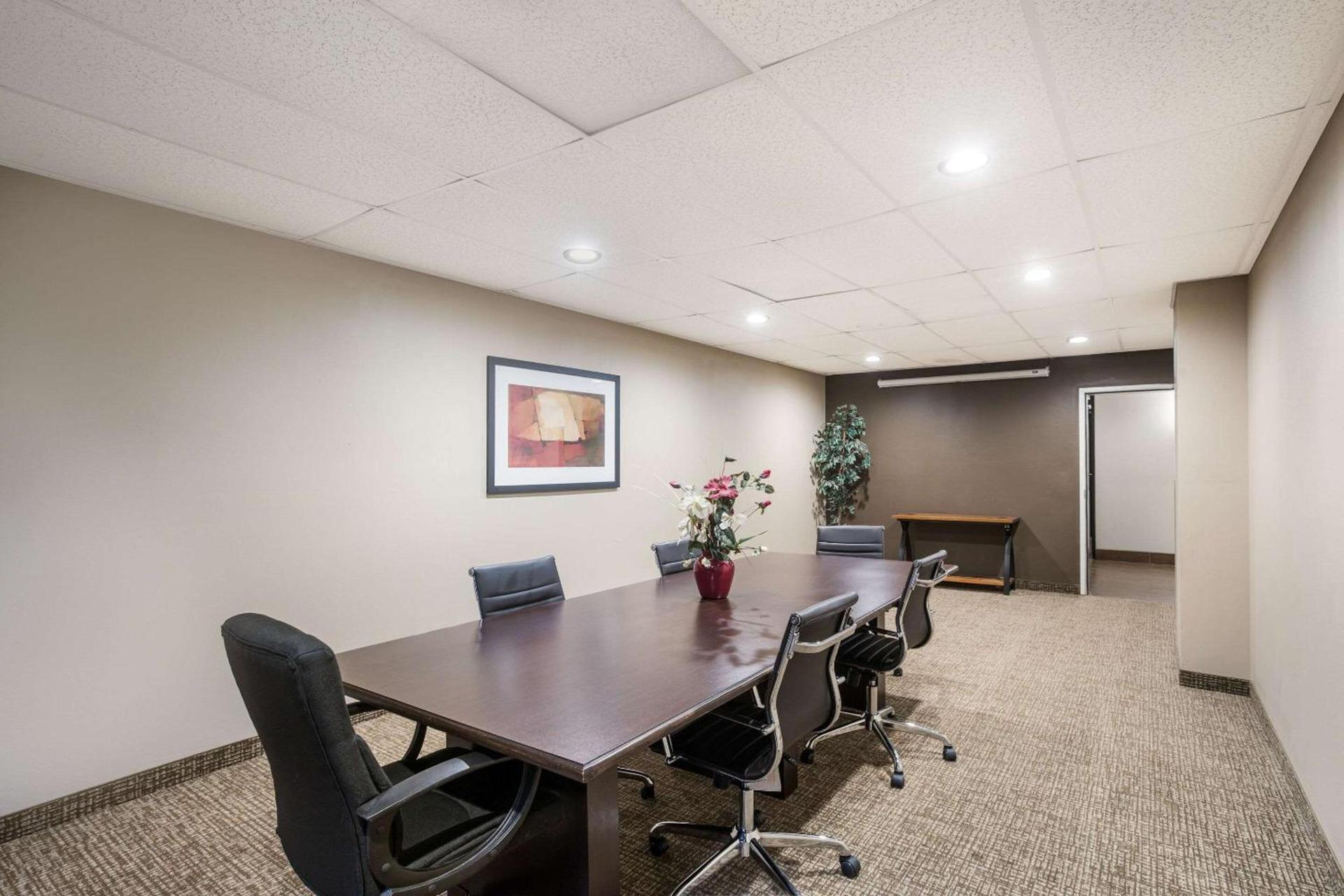 Comfort Suites Forsyth near I-75 photo 33