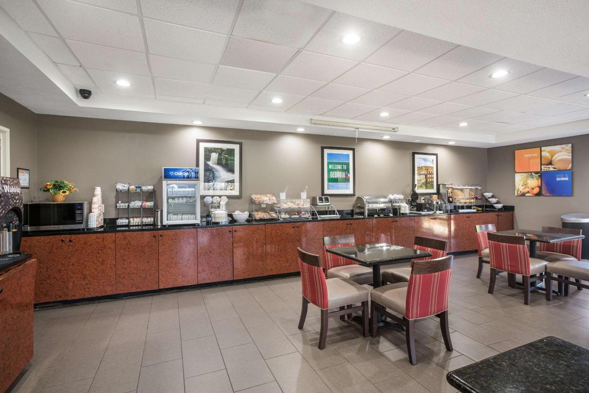 Comfort Suites Forsyth near I-75 photo 35