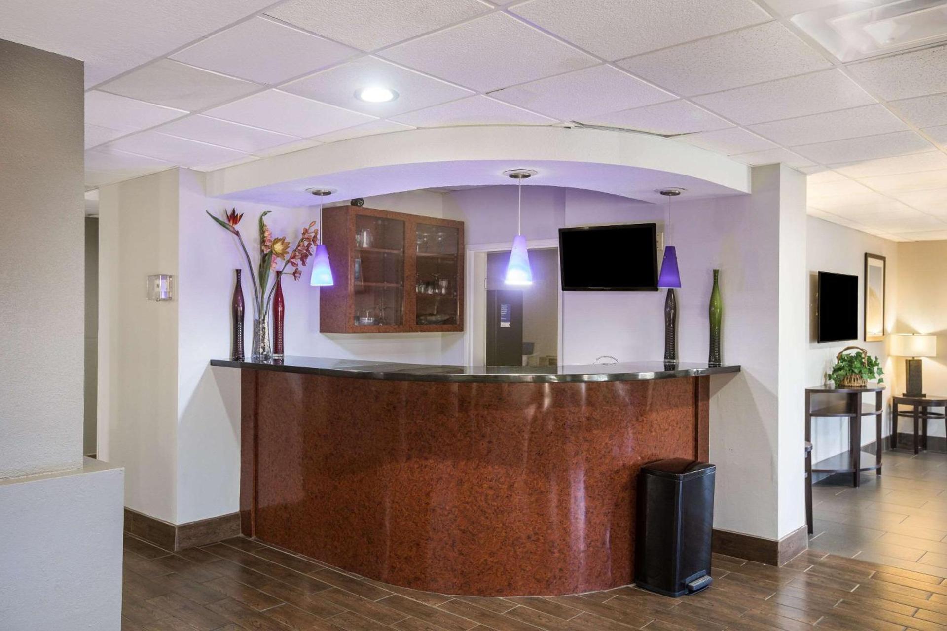Comfort Suites Forsyth near I-75 photo 37