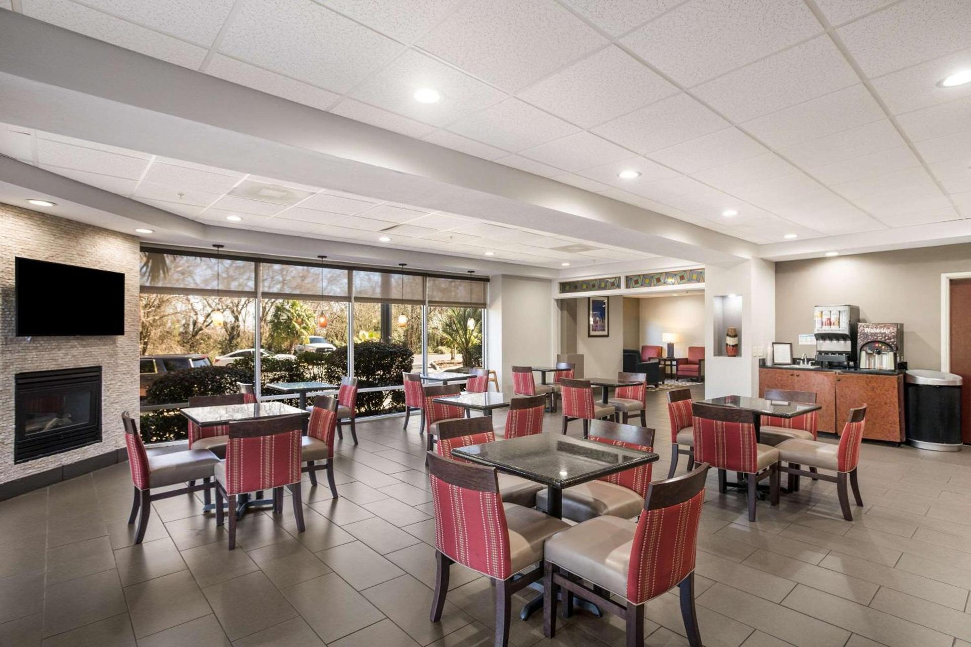 Comfort Suites Forsyth near I-75 photo 36