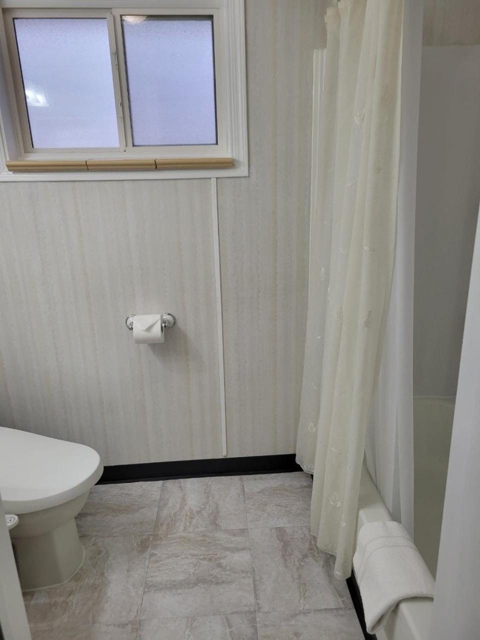Husker Inn photo 4